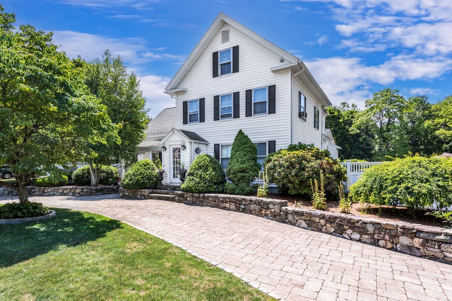 1322 Pond St, Franklin MA 02038