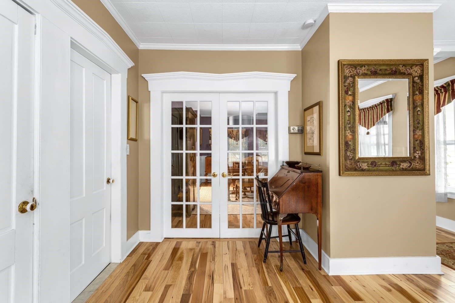 Single Family Residence at 1322 Pond St, Franklin MA 02038, Franklin, photo 8 of 41