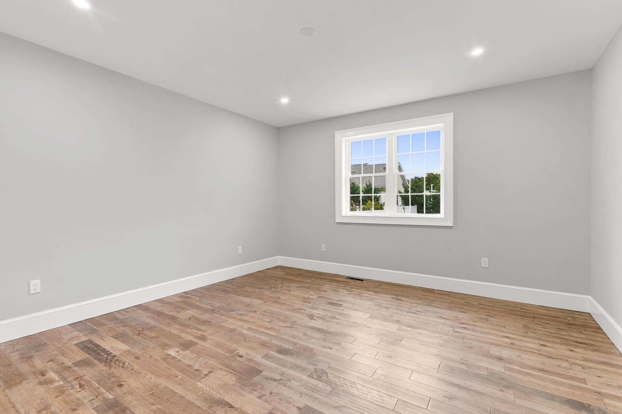 Single Family Residence at 111 Farland Cir, New Bedford MA 02745, New Bedford, photo 6 of 29