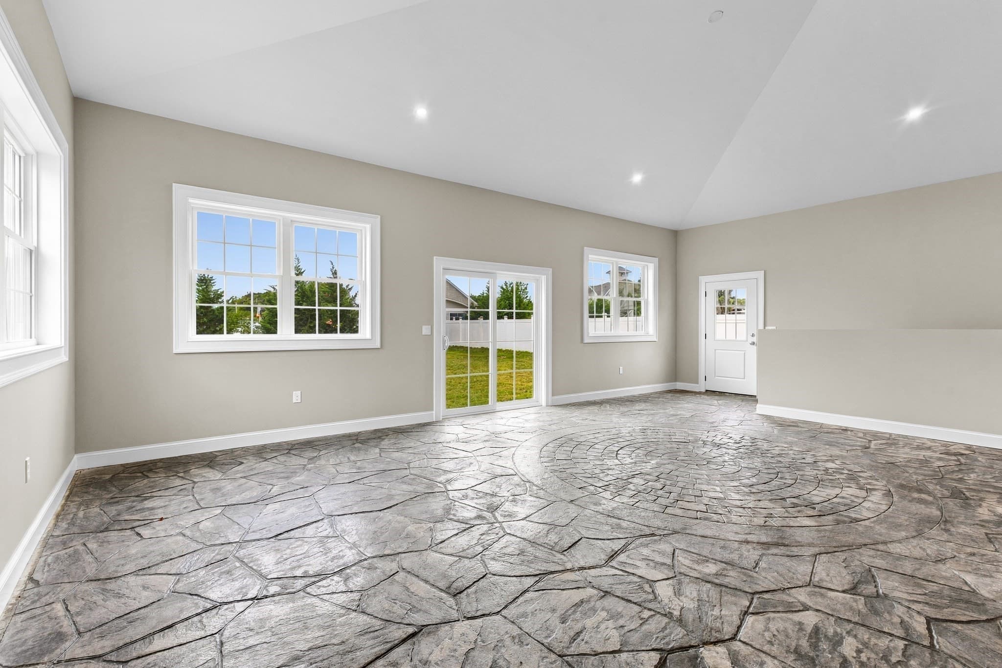 Single Family Residence at 111 Farland Cir, New Bedford MA 02745, New Bedford, photo 13 of 29
