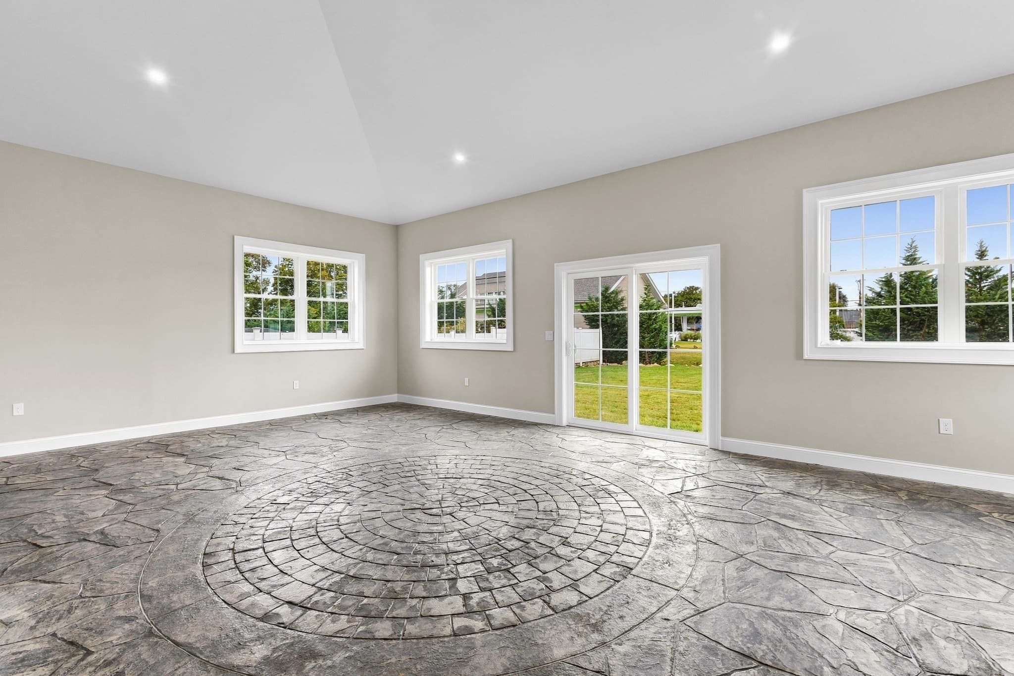 Single Family Residence at 111 Farland Cir, New Bedford MA 02745, New Bedford, photo 12 of 29