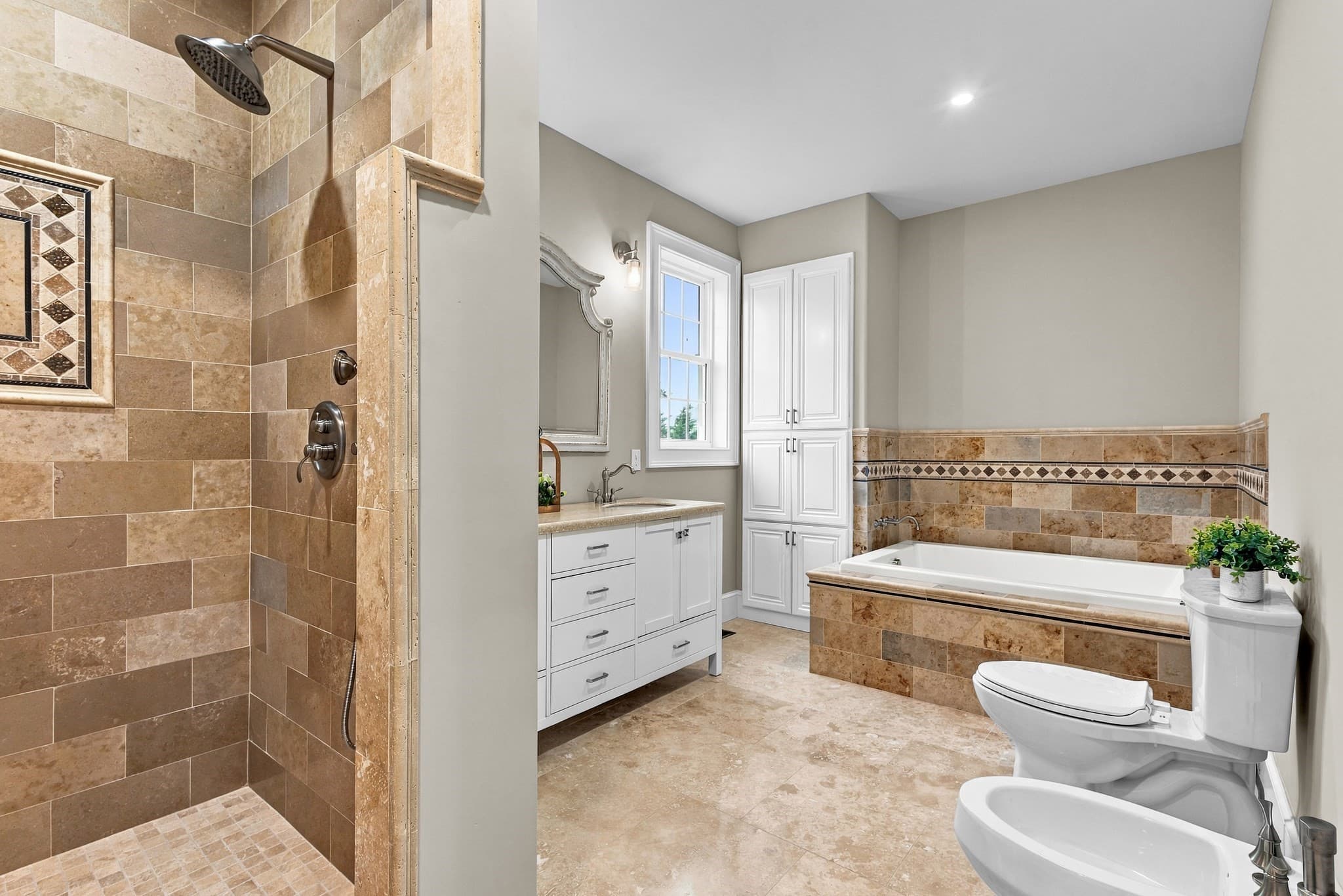 Single Family Residence at 111 Farland Cir, New Bedford MA 02745, New Bedford, photo 3 of 29