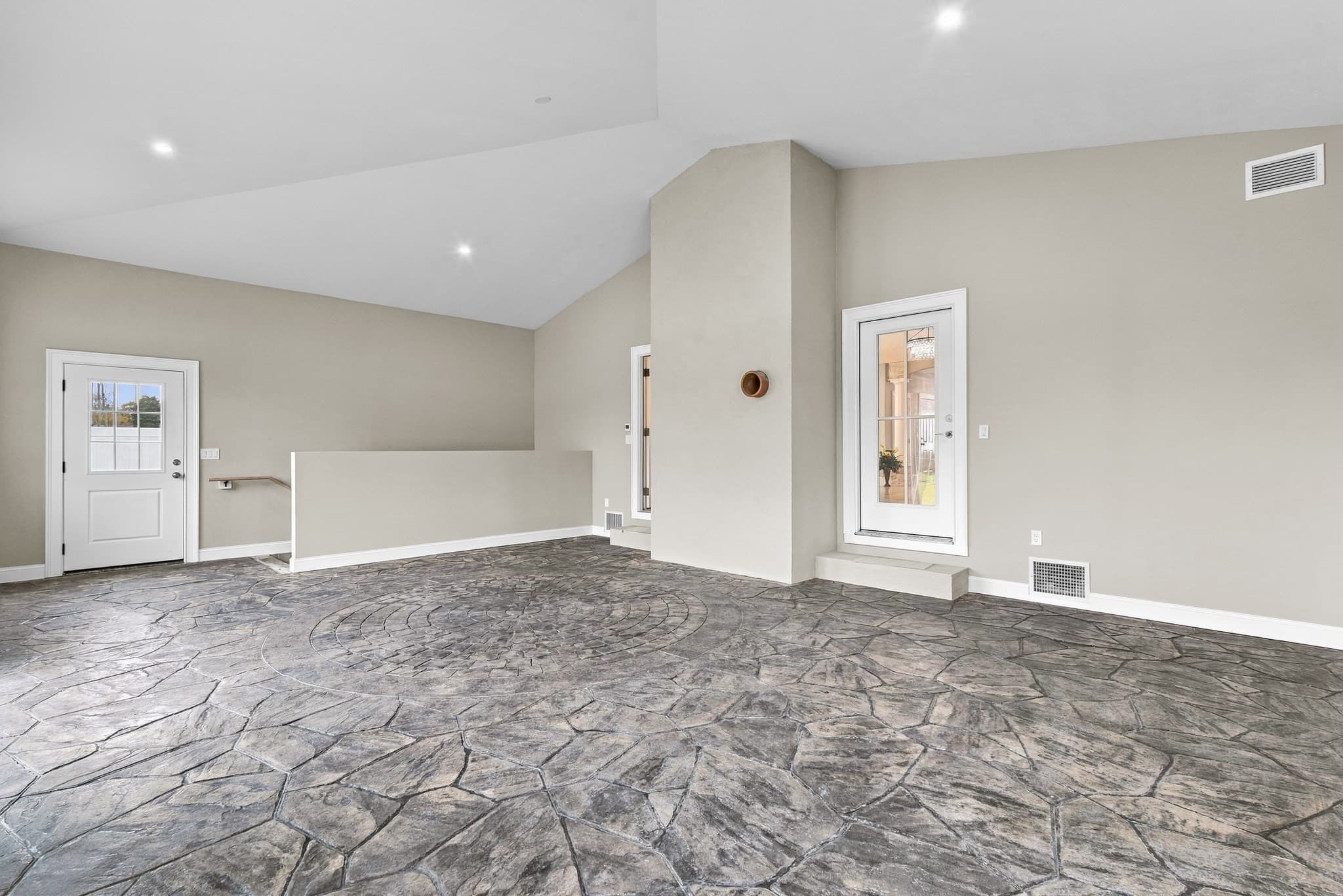 Single Family Residence at 111 Farland Cir, New Bedford MA 02745, New Bedford, photo 14 of 29
