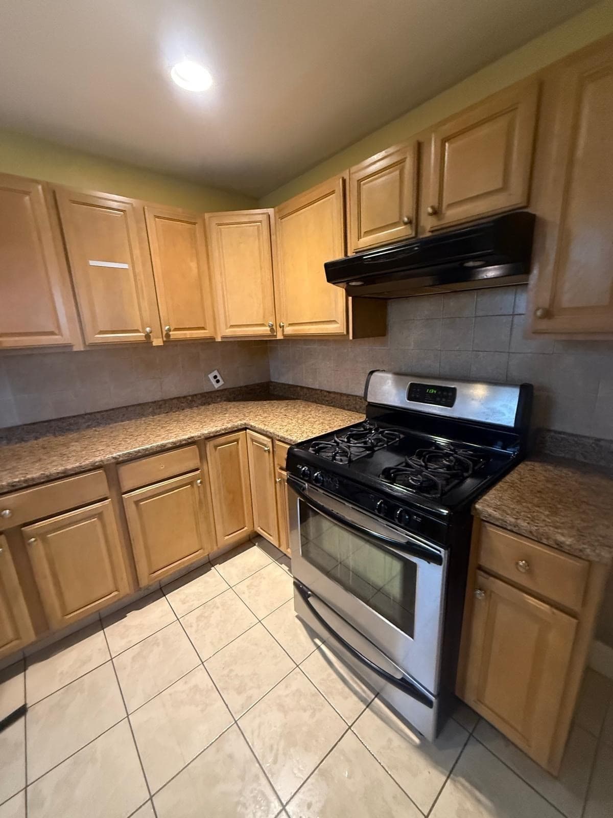 1846 R S Main St R, Fall River MA 02724