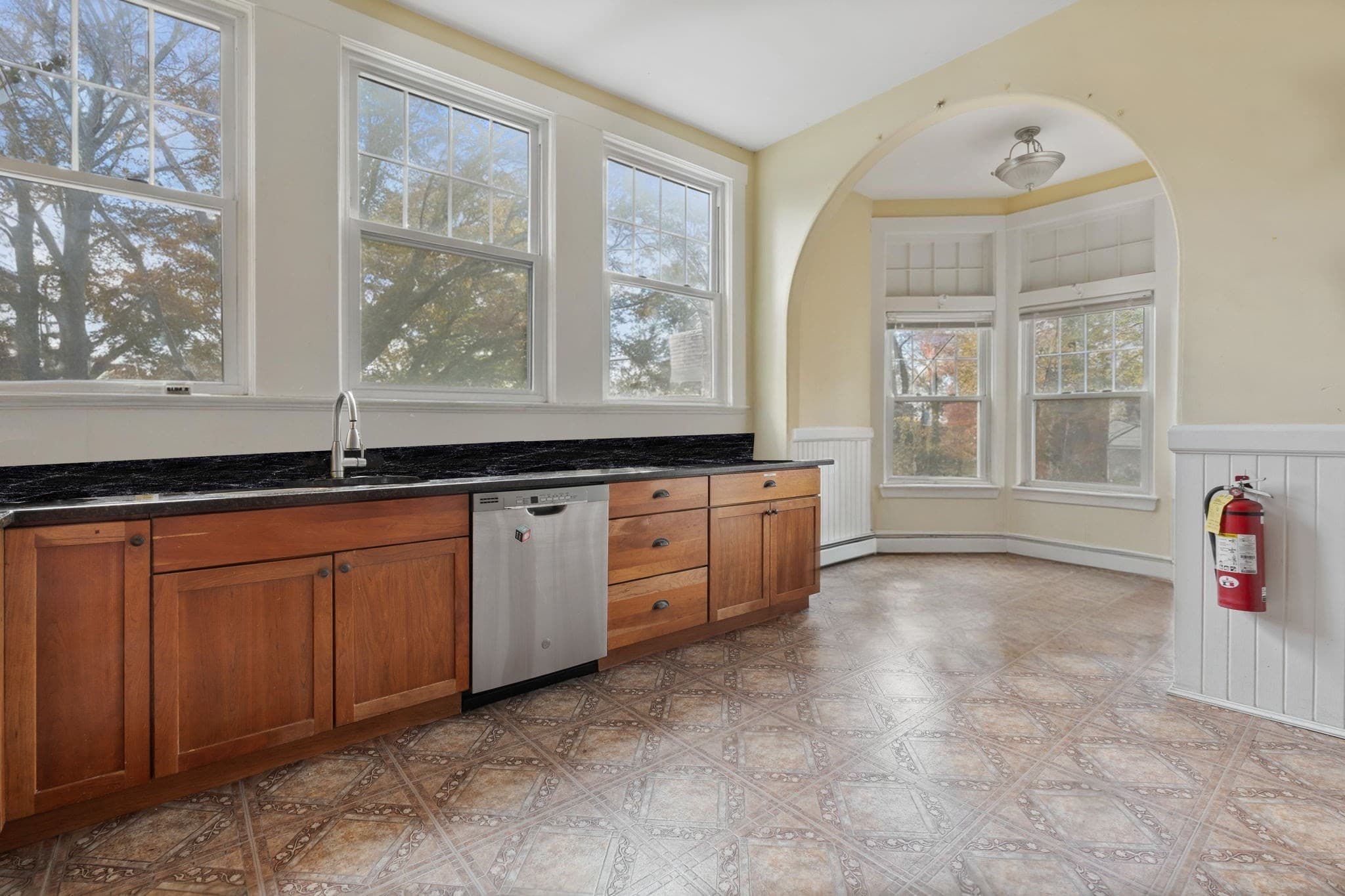 5+ Family - Rooming House at 5 Claremont St, Worcester MA 01610, Worcester, photo 10 of 38