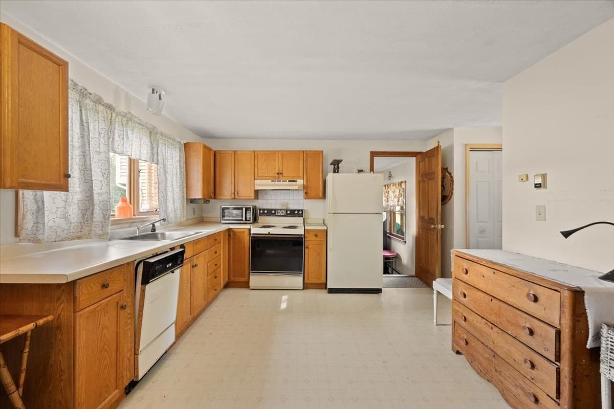 Single Family Residence at 95 Crooked Ln, Lakeville MA 02347, Lakeville, photo 22 of 34