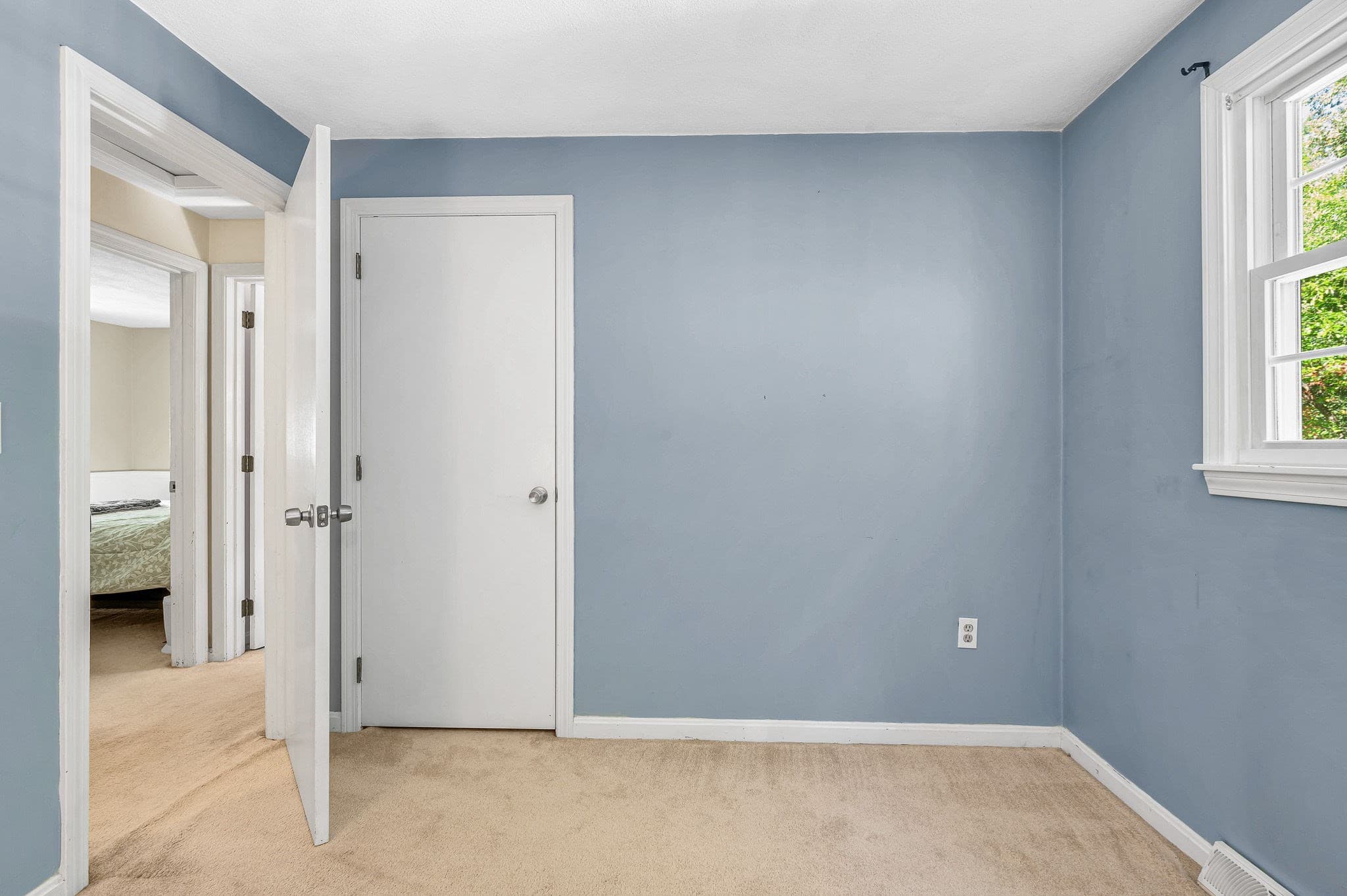 Single Family Residence at 7 Hickory Dr, Townsend MA 01469, Townsend, photo 12 of 35