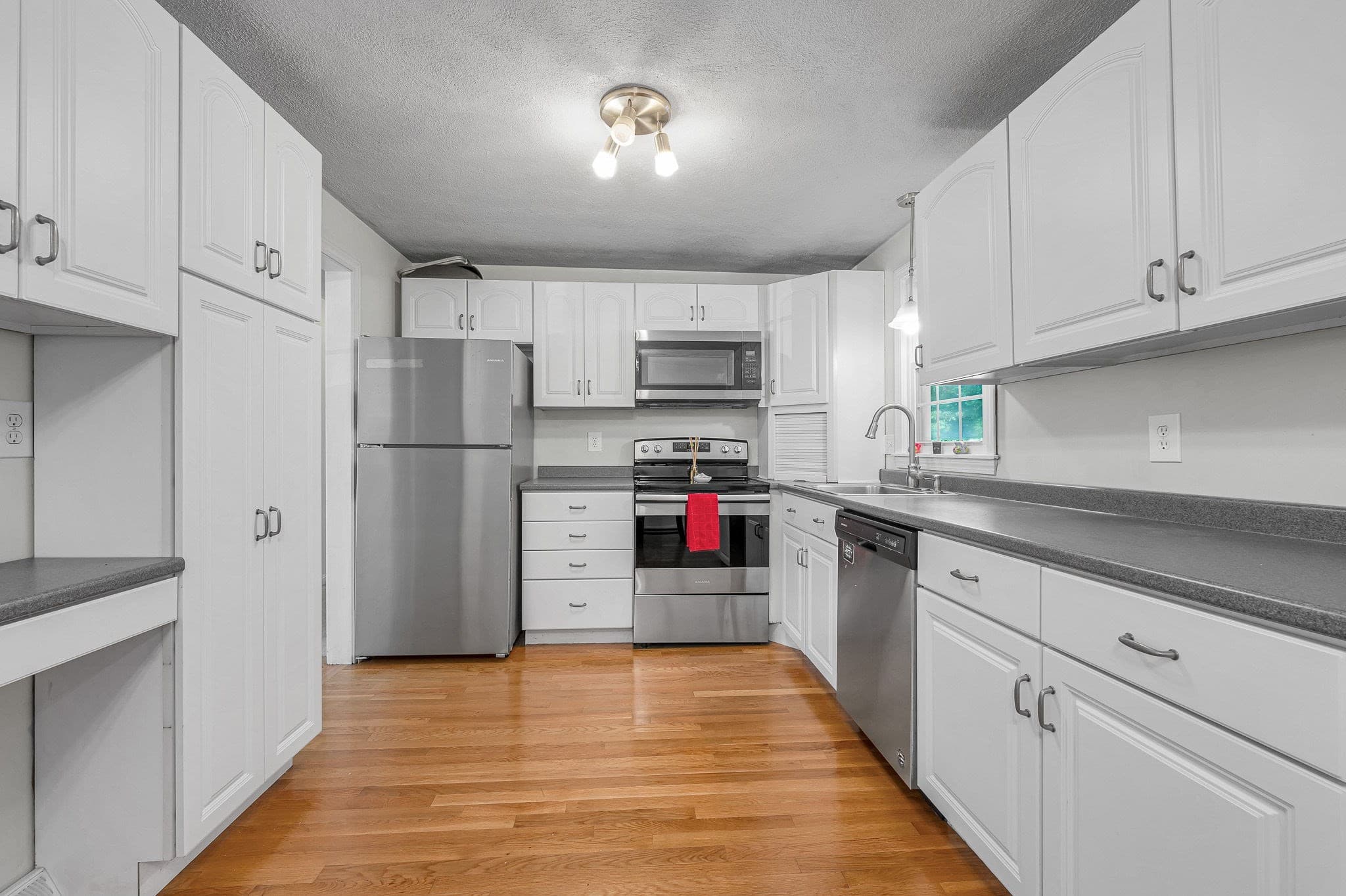 Single Family Residence at 7 Hickory Dr, Townsend MA 01469, Townsend, photo 7 of 35