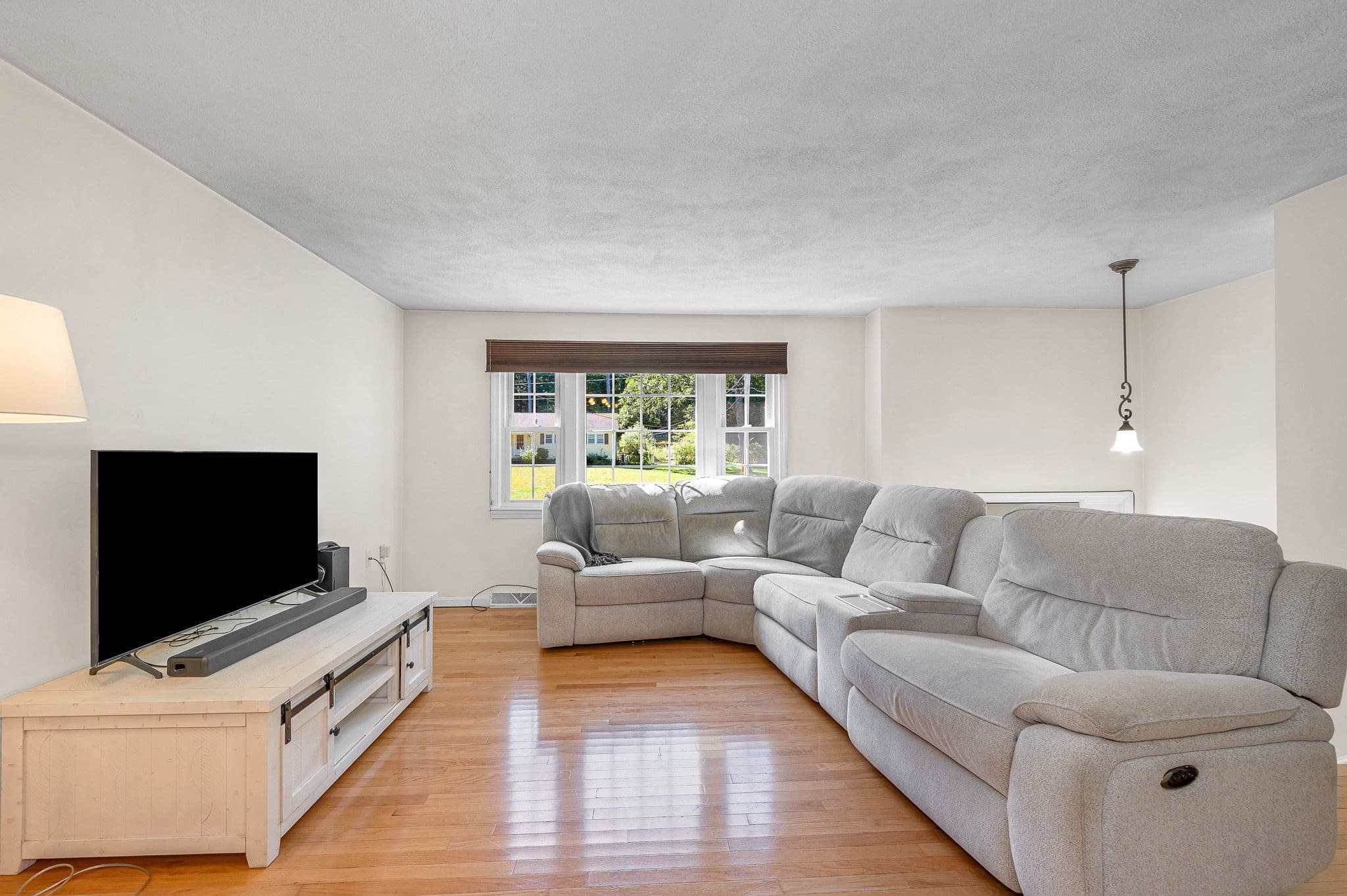 Single Family Residence at 7 Hickory Dr, Townsend MA 01469, Townsend, photo 3 of 35