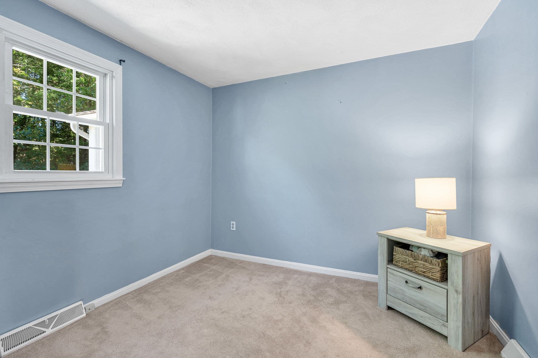 Single Family Residence at 7 Hickory Dr, Townsend MA 01469, Townsend, photo 11 of 35