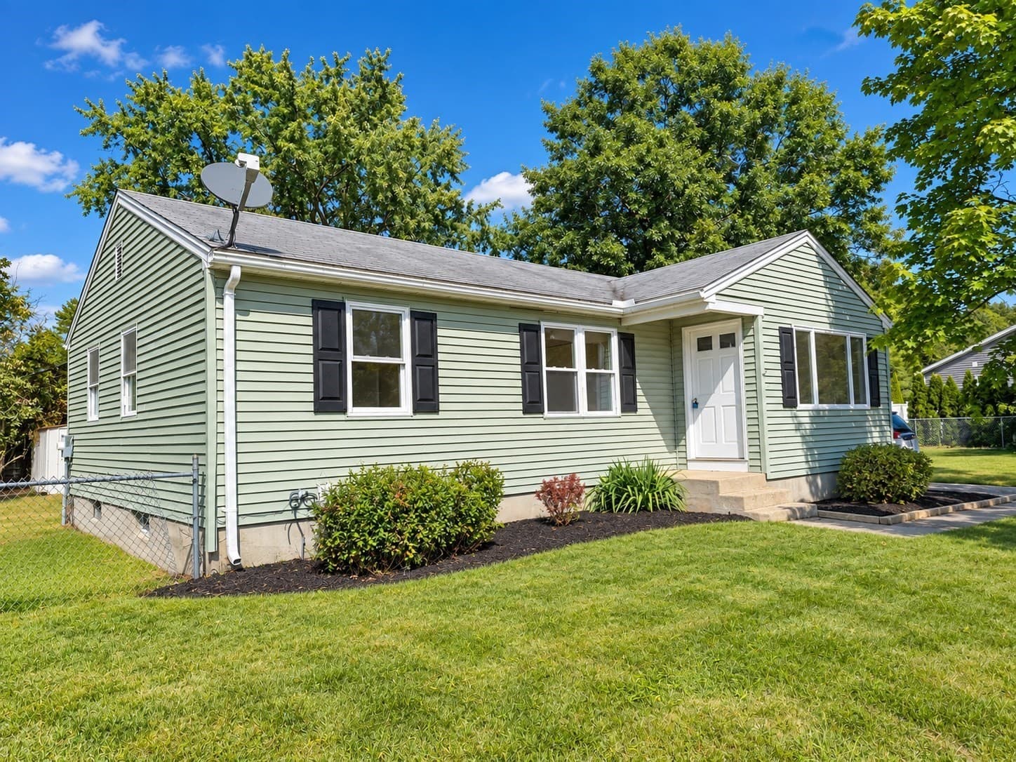 Single Family Residence at 32 Campbell Dr, Easthampton MA 01027, Easthampton, photo 3 of 40
