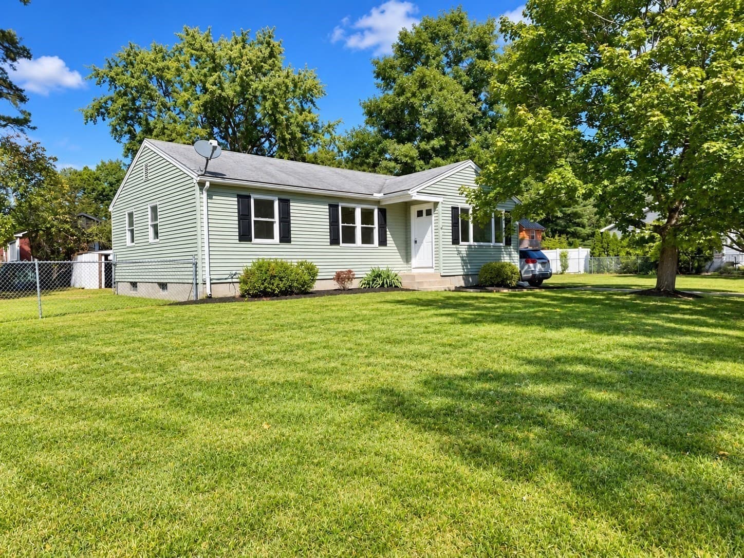 Single Family Residence at 32 Campbell Dr, Easthampton MA 01027, Easthampton, photo 5 of 40