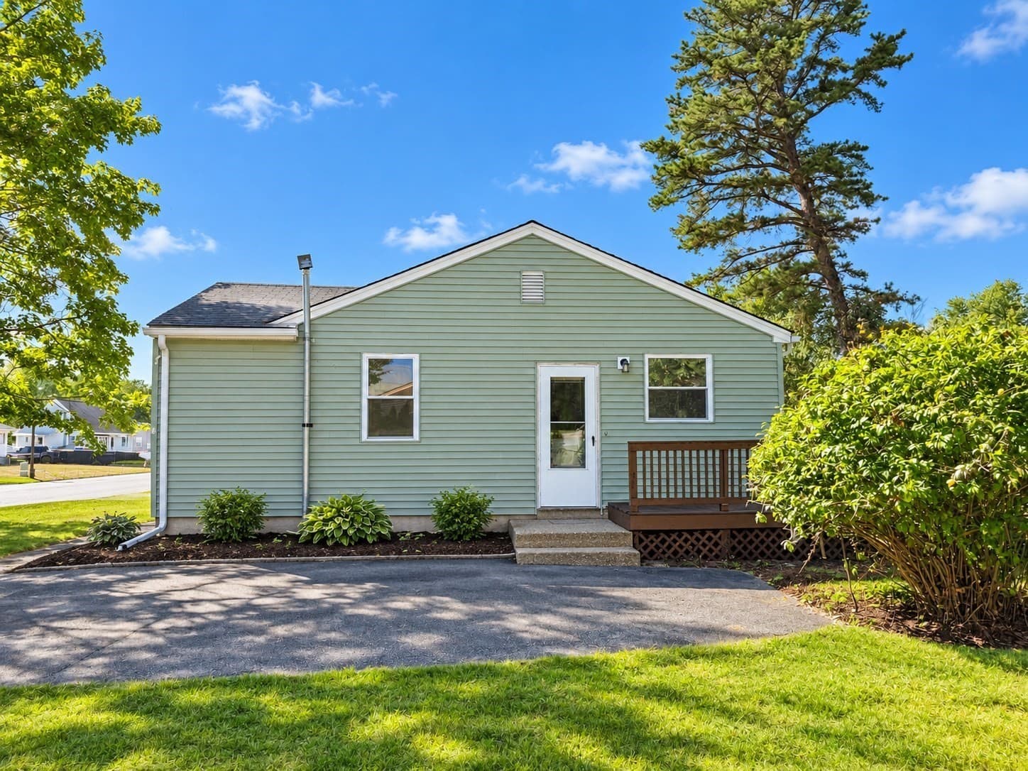 Single Family Residence at 32 Campbell Dr, Easthampton MA 01027, Easthampton, photo 4 of 40