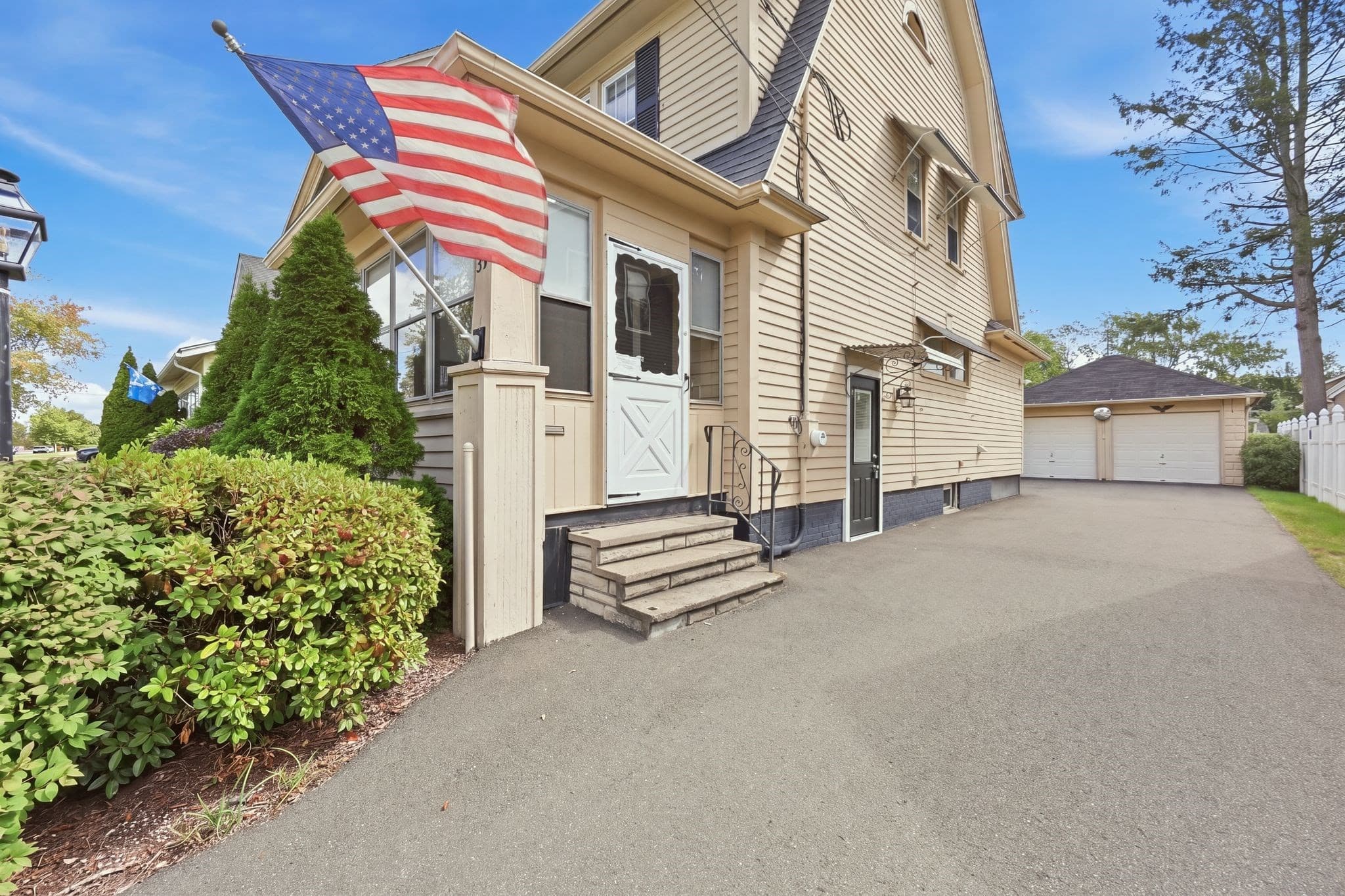 Single Family Residence at 35 Rimmon Ave, Springfield MA 01107, Springfield, photo 3 of 41