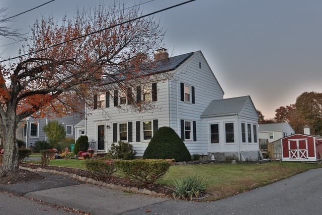 28 Cobb Ln, Lynn MA 01904