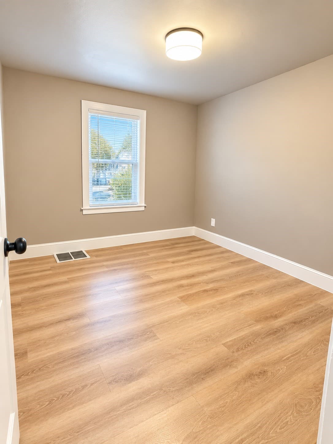 Single Family Residence at 17 Royal St, Agawam MA 01001, Agawam, photo 10 of 15
