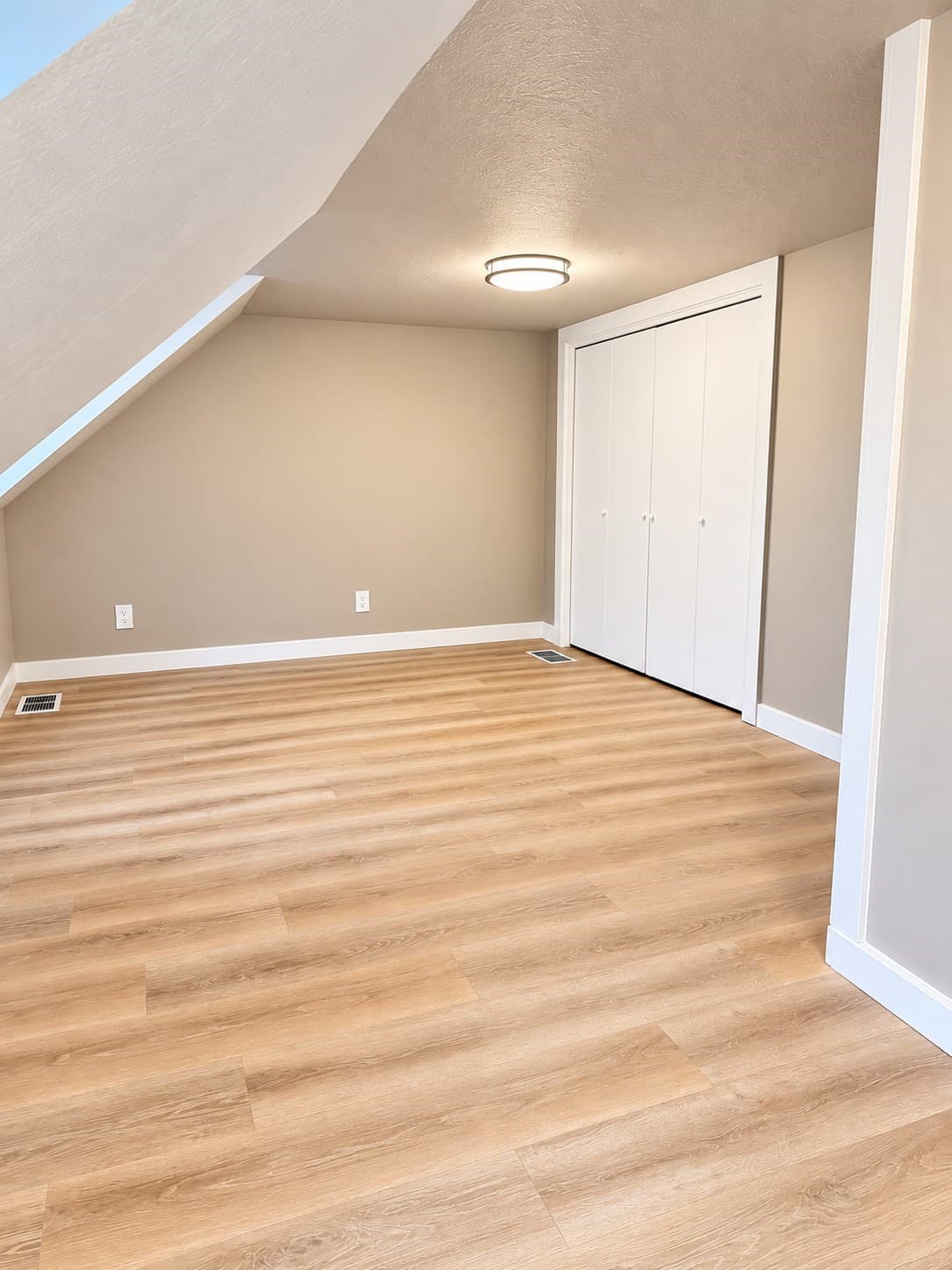 Single Family Residence at 17 Royal St, Agawam MA 01001, Agawam, photo 11 of 15