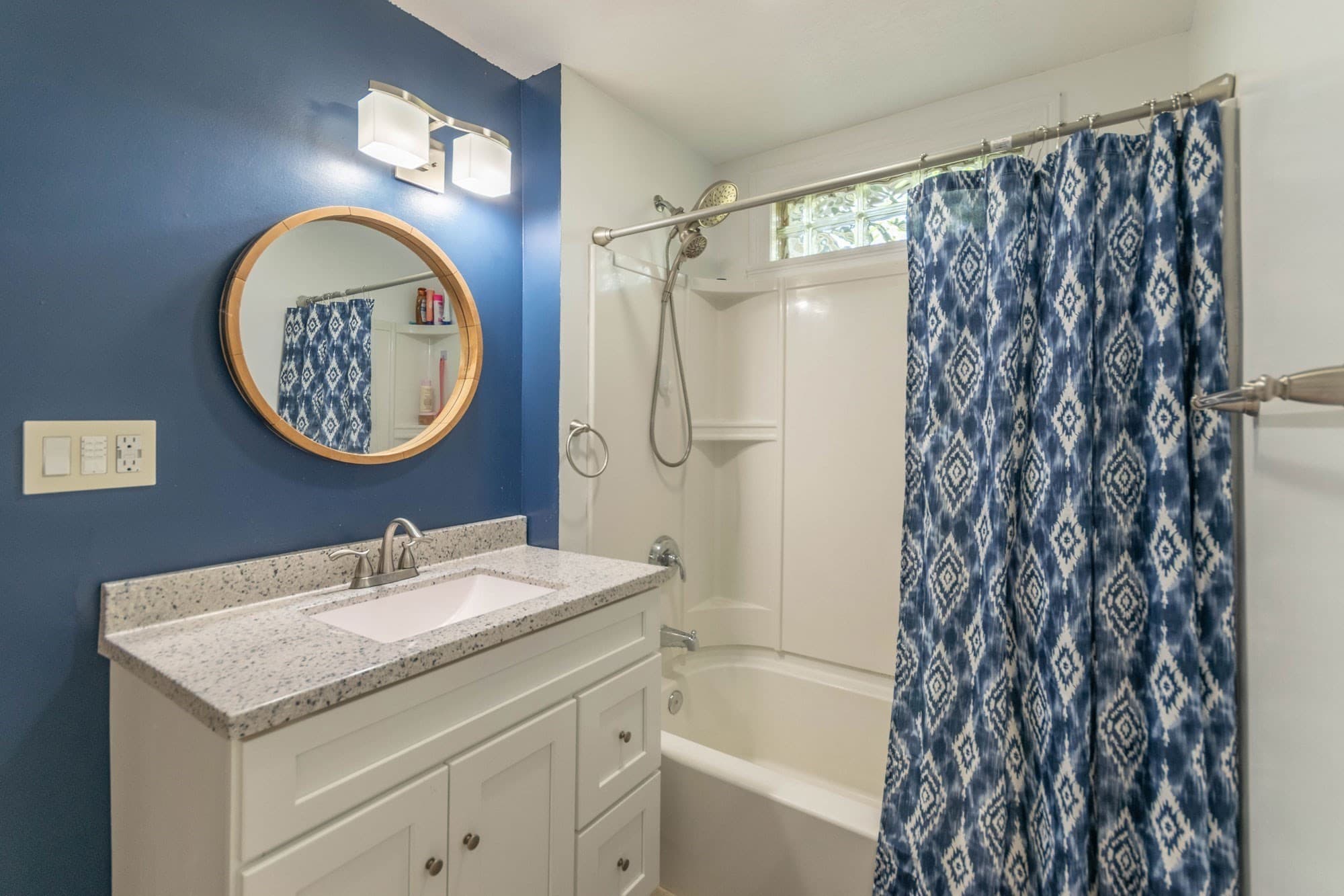 Single Family Residence at 196 Pendleton Ave, Chicopee MA 01020, Chicopee, photo 7 of 17
