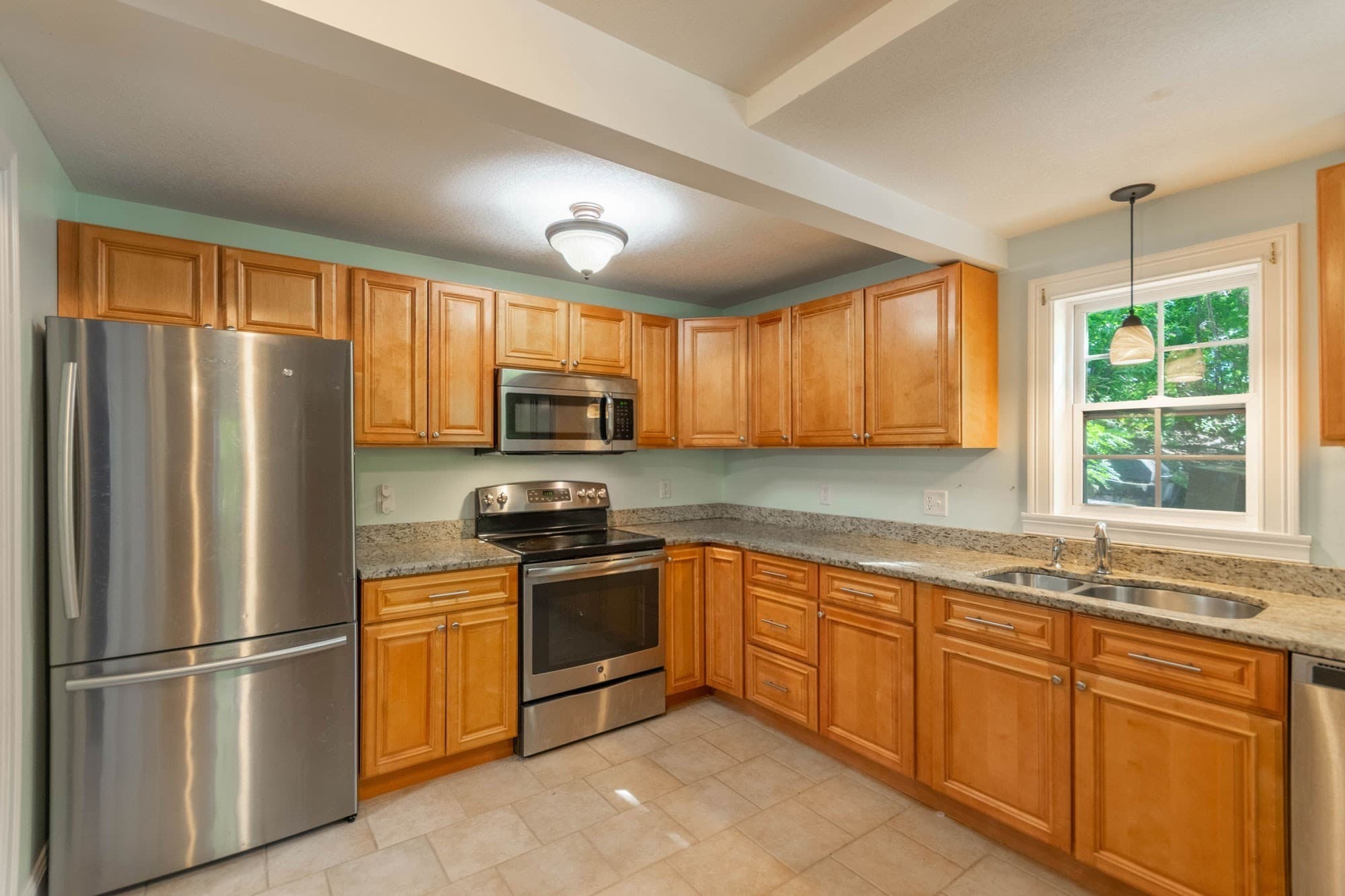 Single Family Residence at 196 Pendleton Ave, Chicopee MA 01020, Chicopee, photo 3 of 17