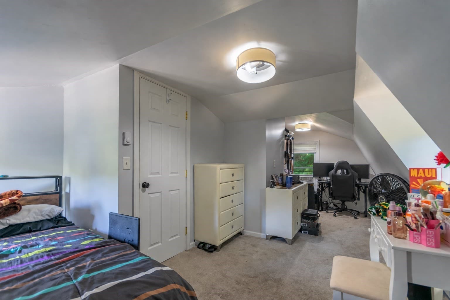 Single Family Residence at 196 Pendleton Ave, Chicopee MA 01020, Chicopee, photo 10 of 17