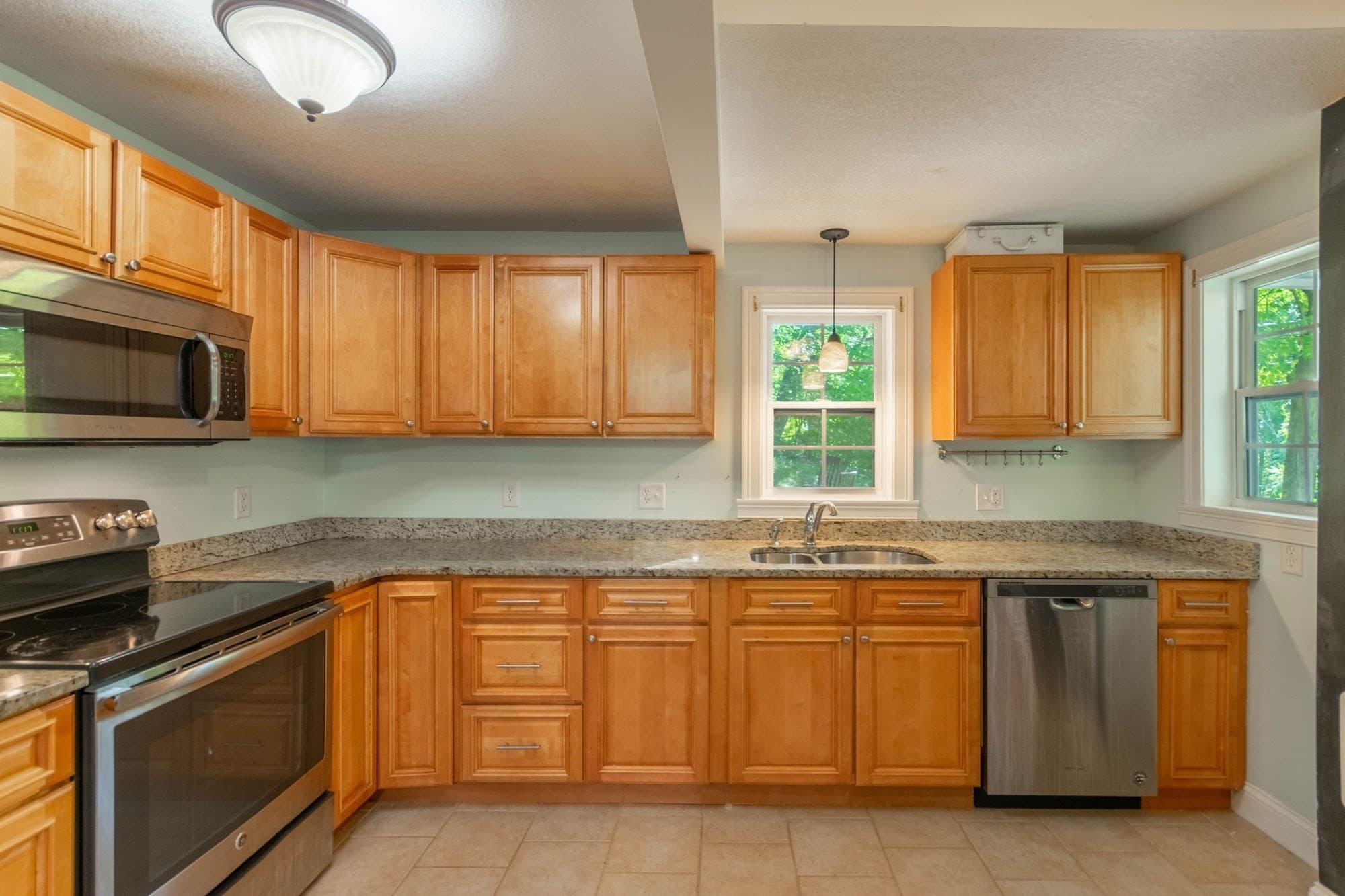 Single Family Residence at 196 Pendleton Ave, Chicopee MA 01020, Chicopee, photo 4 of 17