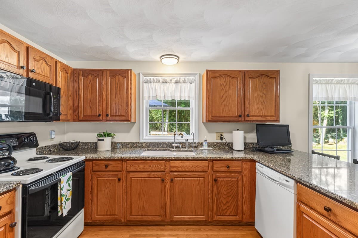 Single Family Residence at 15 Andrew Ct, Swansea MA 02777, Swansea, photo 13 of 42