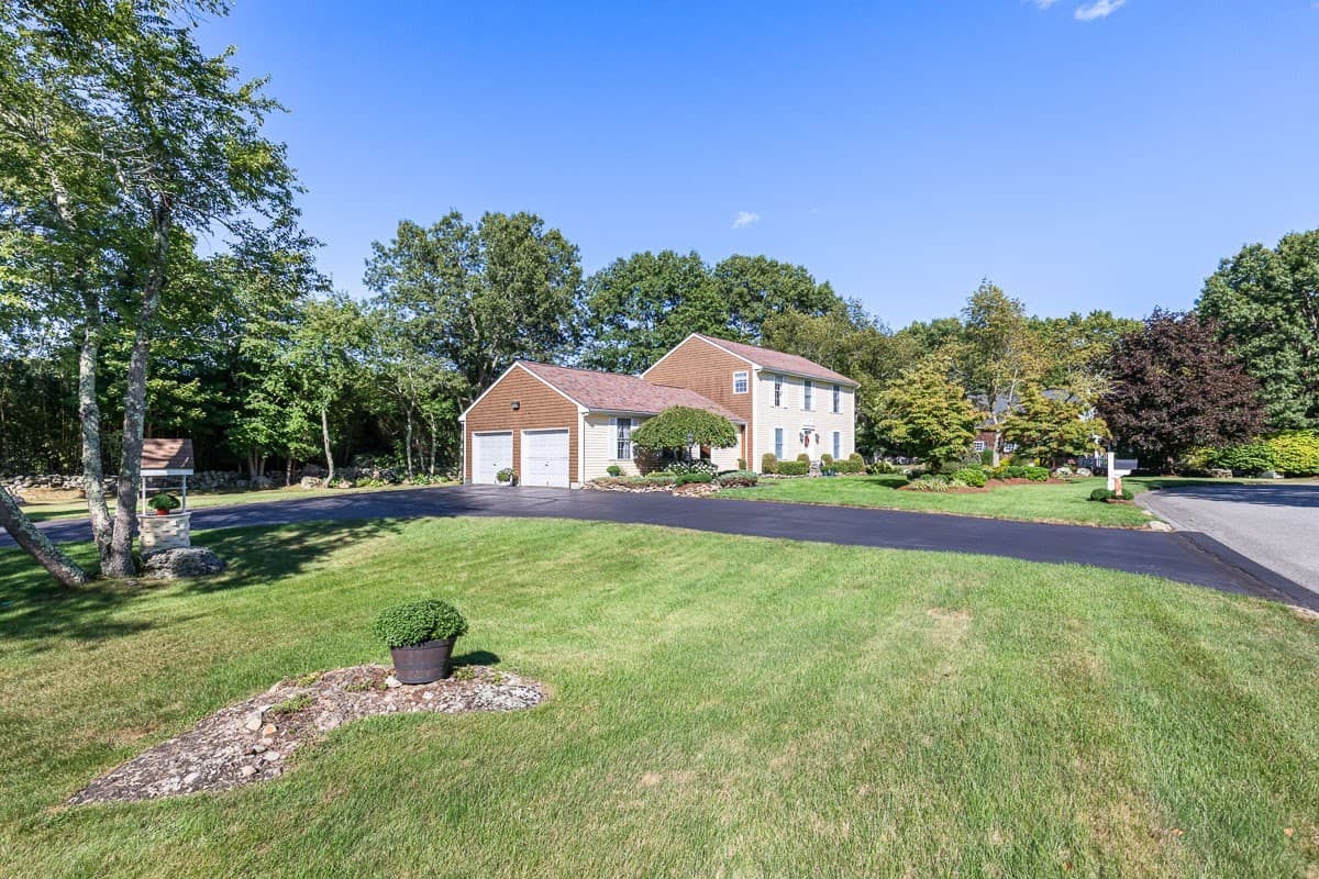 Single Family Residence at 15 Andrew Ct, Swansea MA 02777, Swansea, photo 4 of 42