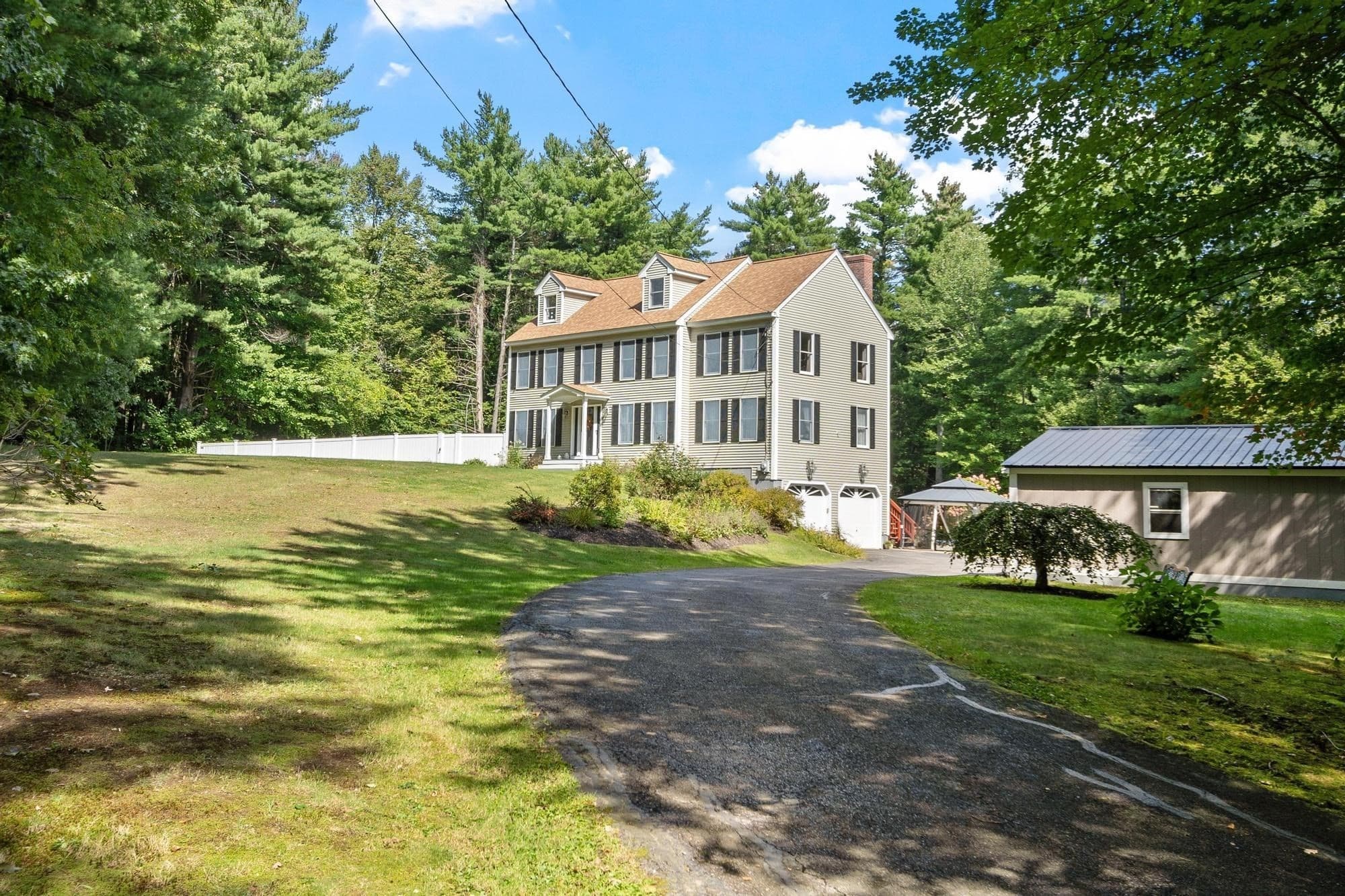 1 Laurelwoods Dr, Townsend MA 01474