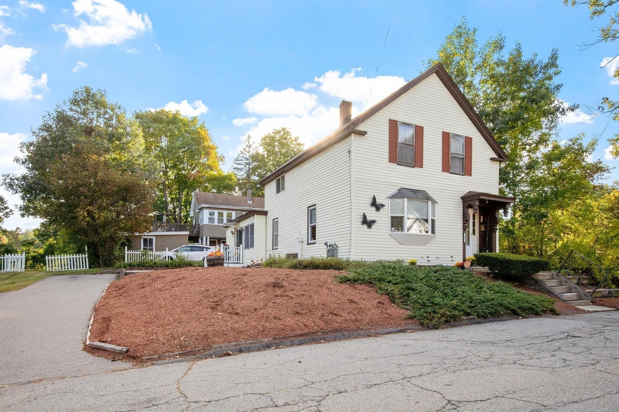 41 Smith St, Fitchburg MA 01420