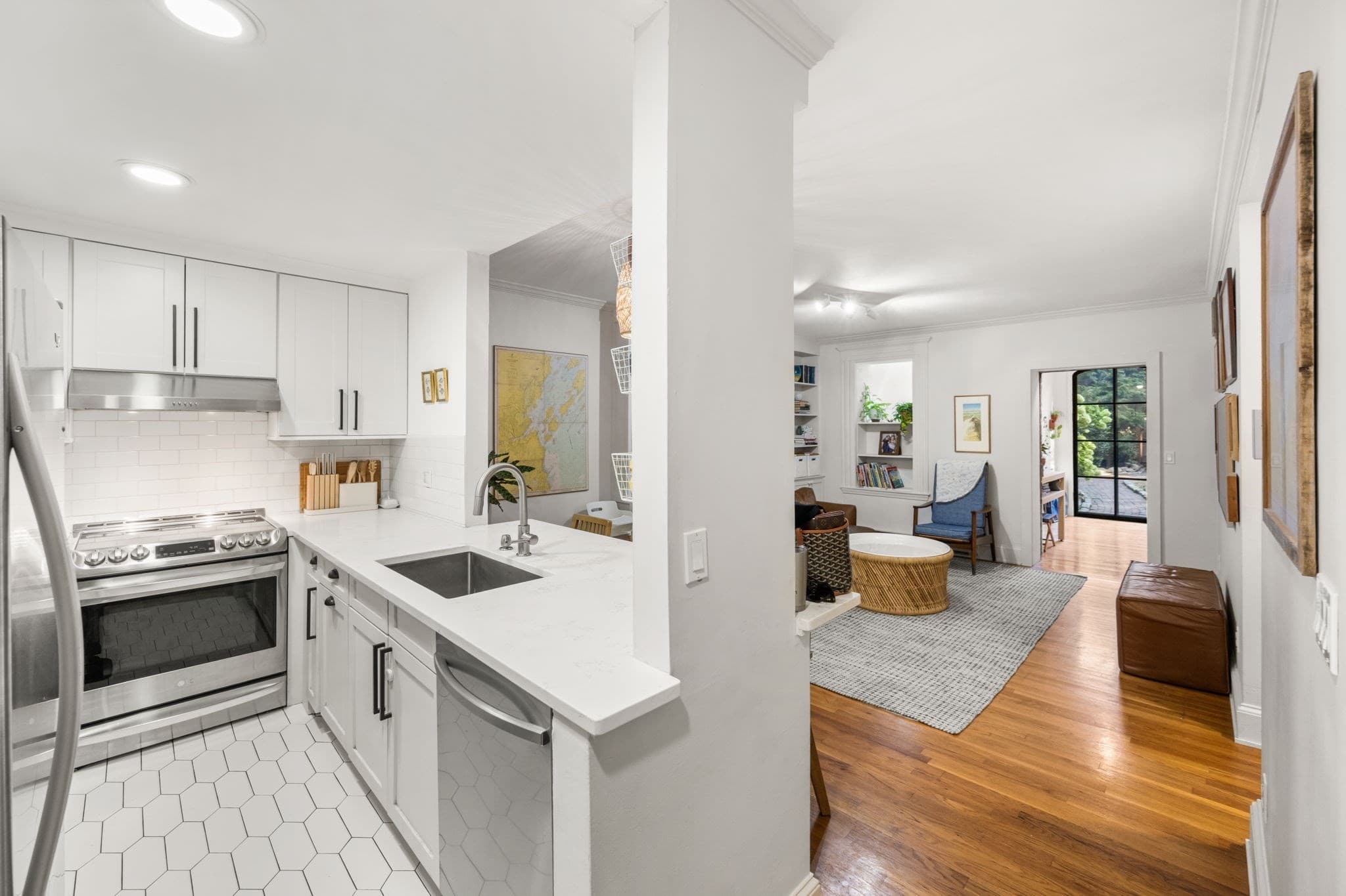 Condominium at 512 Massachusetts Ave # 1, Boston MA 02118, Boston, photo 10 of 29