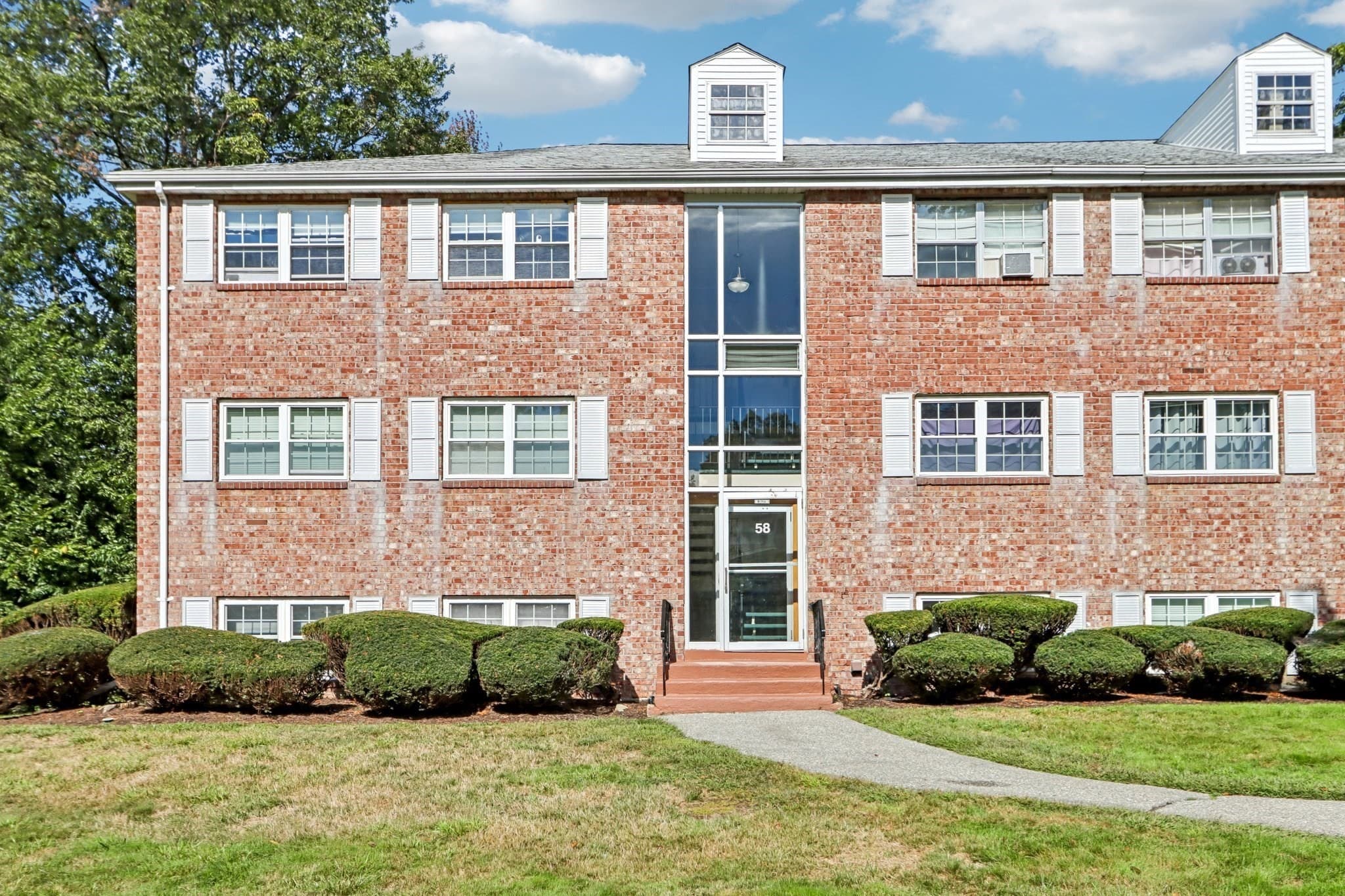 Condominium at 58 Edgelawn Ave # 8, North Andover MA 01845, North Andover, photo 16 of 20