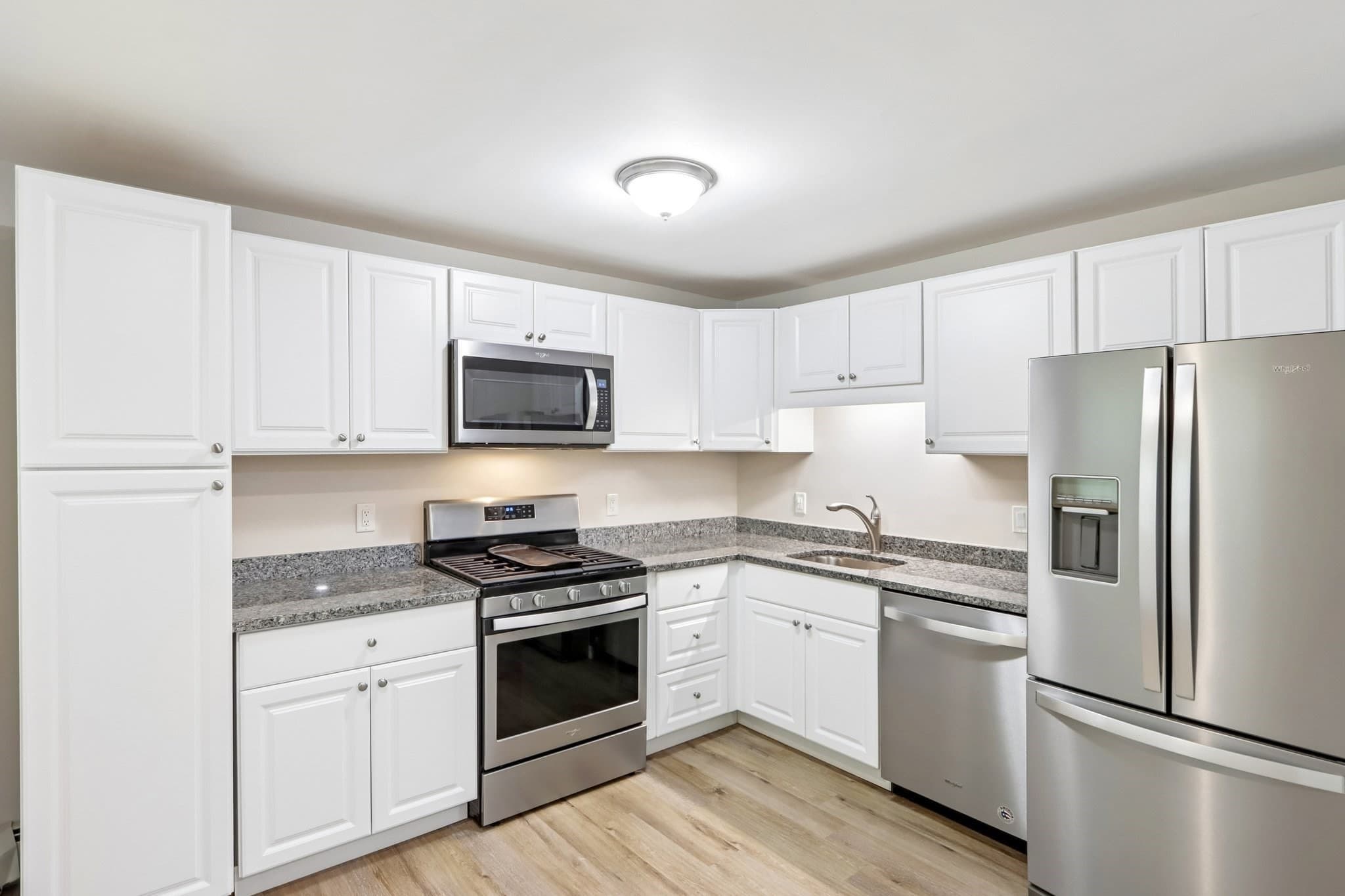 Condominium at 58 Edgelawn Ave # 8, North Andover MA 01845, North Andover, photo 8 of 20