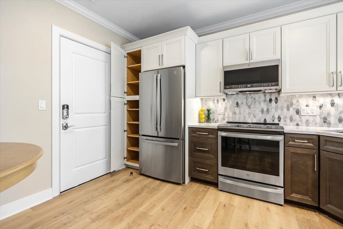 Condominium at 21 Totman Street # 205, Quincy MA 02169, Quincy, photo 2 of 16