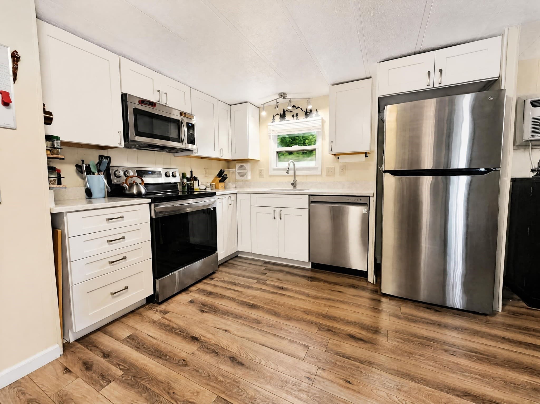 Mobile Home at 1237 Central Street # 28, Leominster MA 01453, Leominster, photo 5 of 27