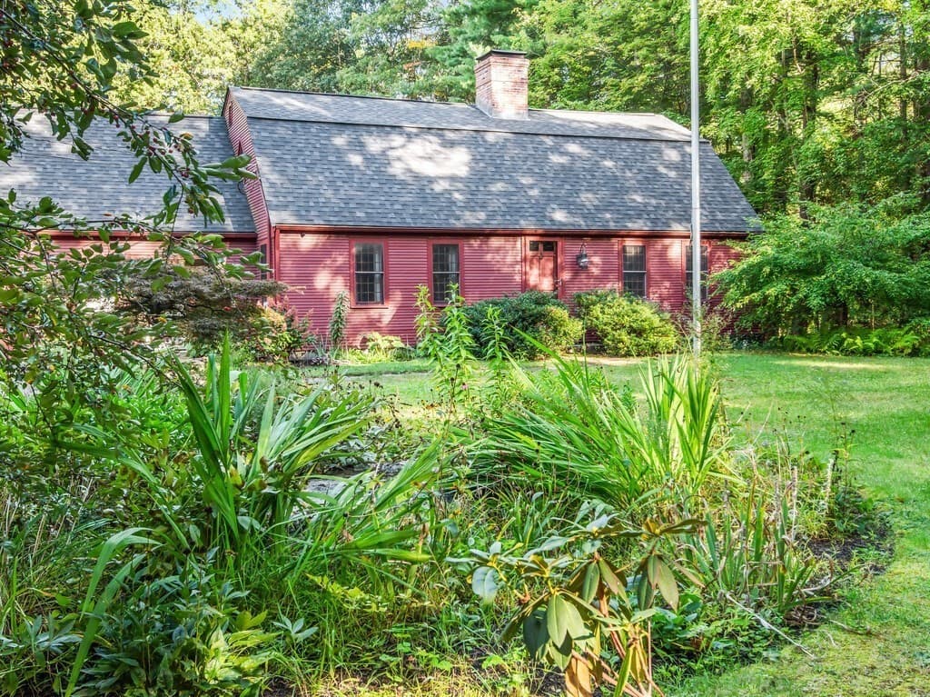 99 Coburn Rd, Berlin MA 01503