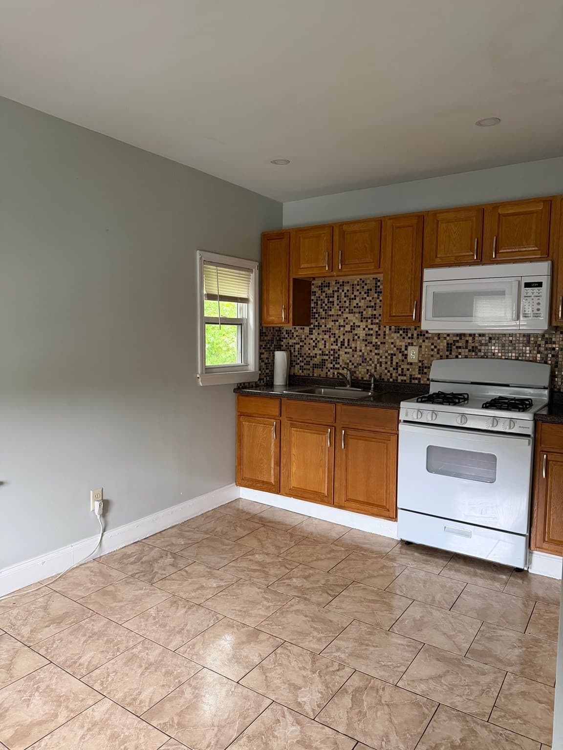 3 Family at 382 Green St Ext, Brockton MA 02301, Brockton, photo 11 of 13