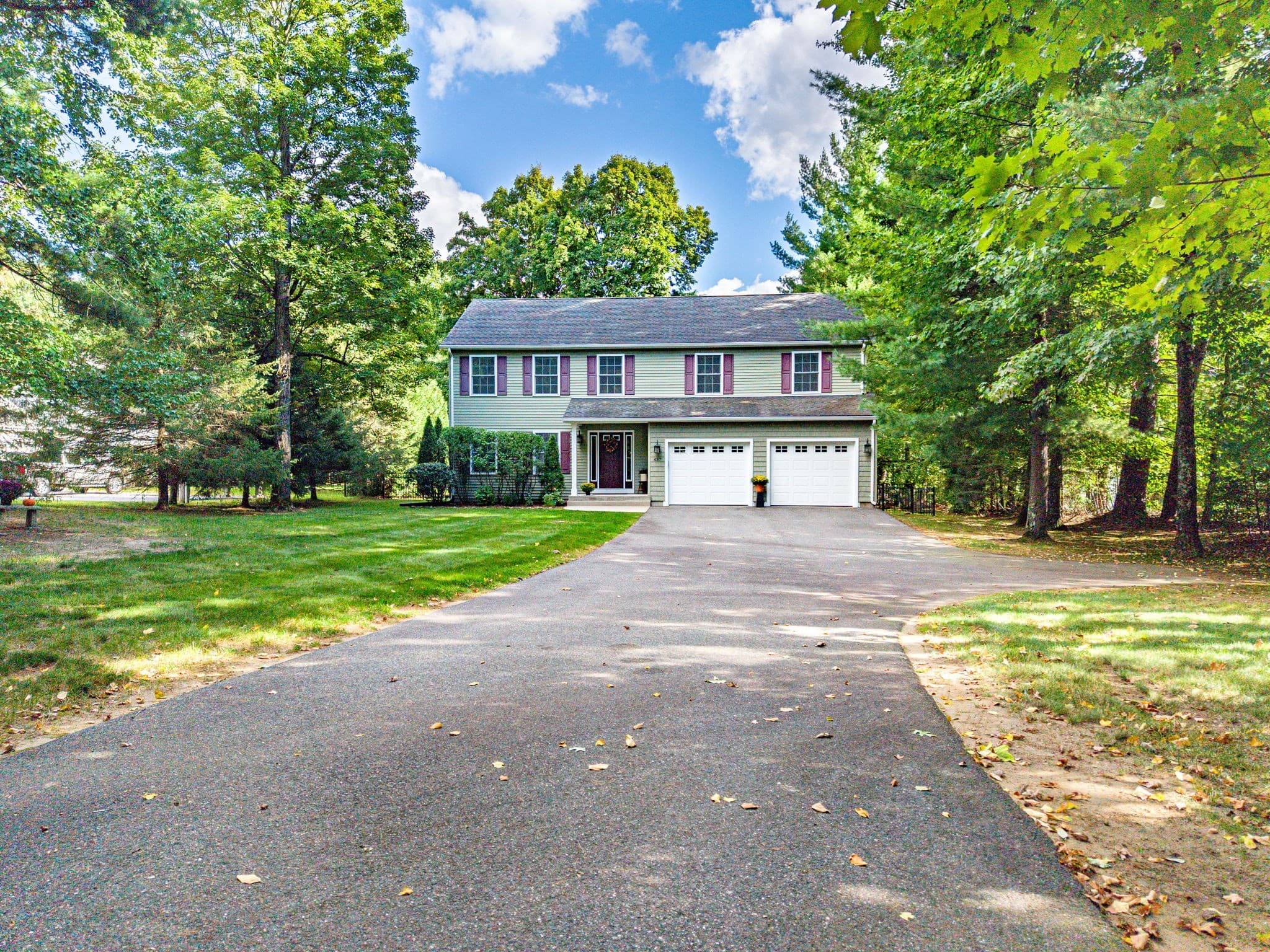 Single Family Residence at 437 Porter Rd, East Longmeadow MA 01028, East Longmeadow, photo 2 of 40