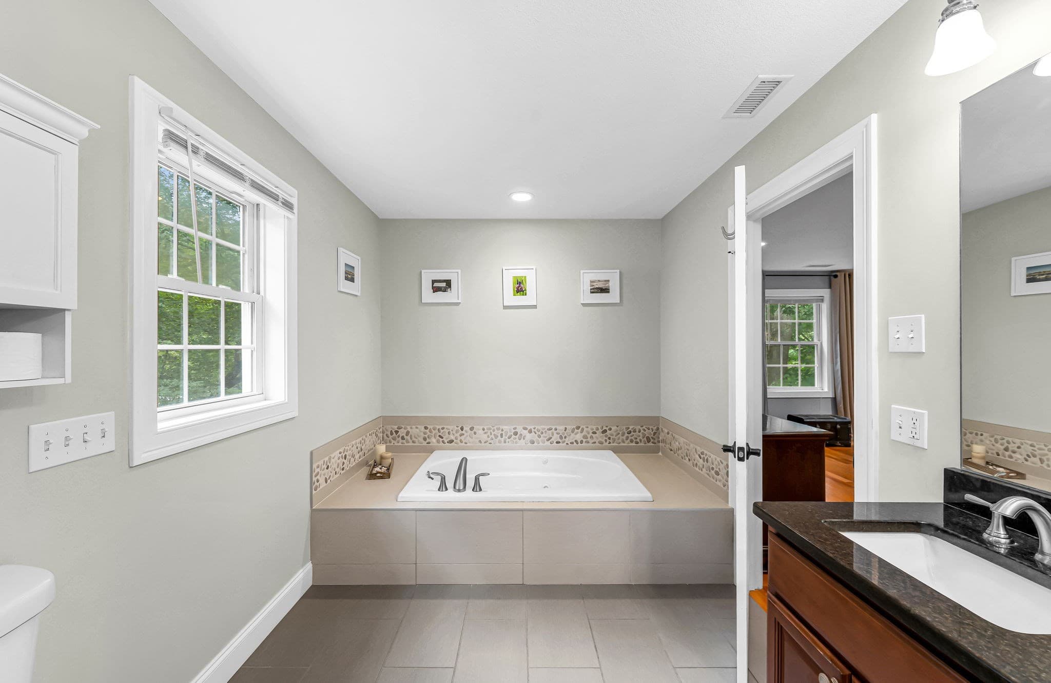 Single Family Residence at 437 Porter Rd, East Longmeadow MA 01028, East Longmeadow, photo 22 of 40