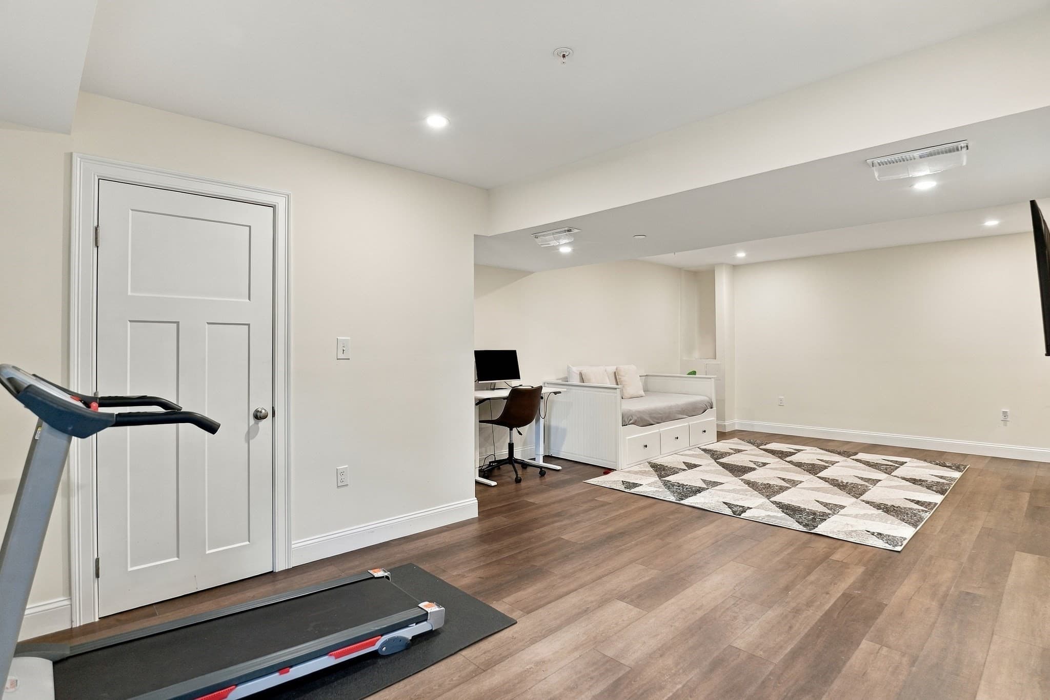 Condominium at 401 West St # C, East Bridgewater MA 02333, East Bridgewater, photo 8 of 32