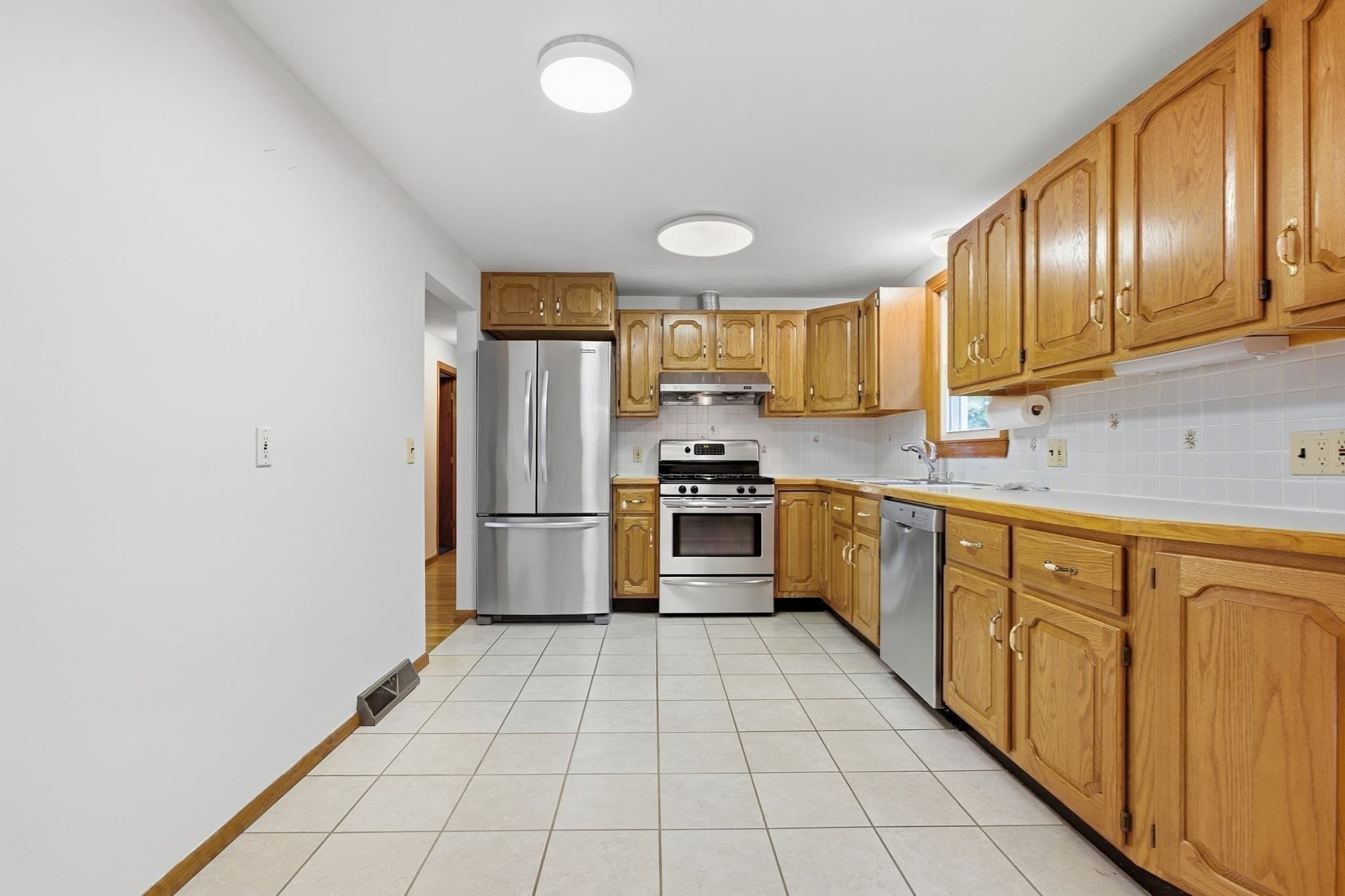 Single Family Residence at 32 Westwood Street, Burlington MA 01803, Burlington, photo 12 of 42