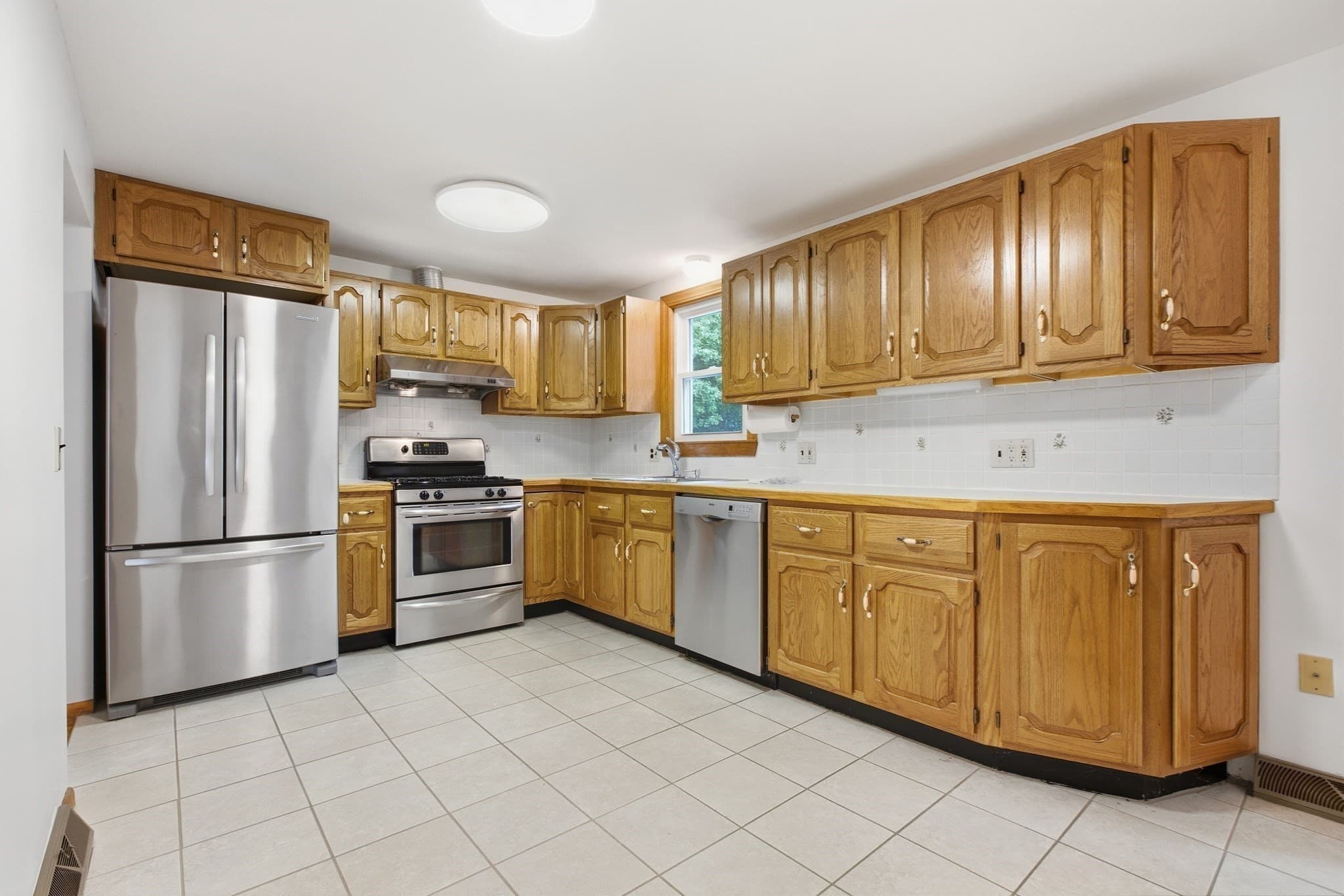Single Family Residence at 32 Westwood Street, Burlington MA 01803, Burlington, photo 10 of 42