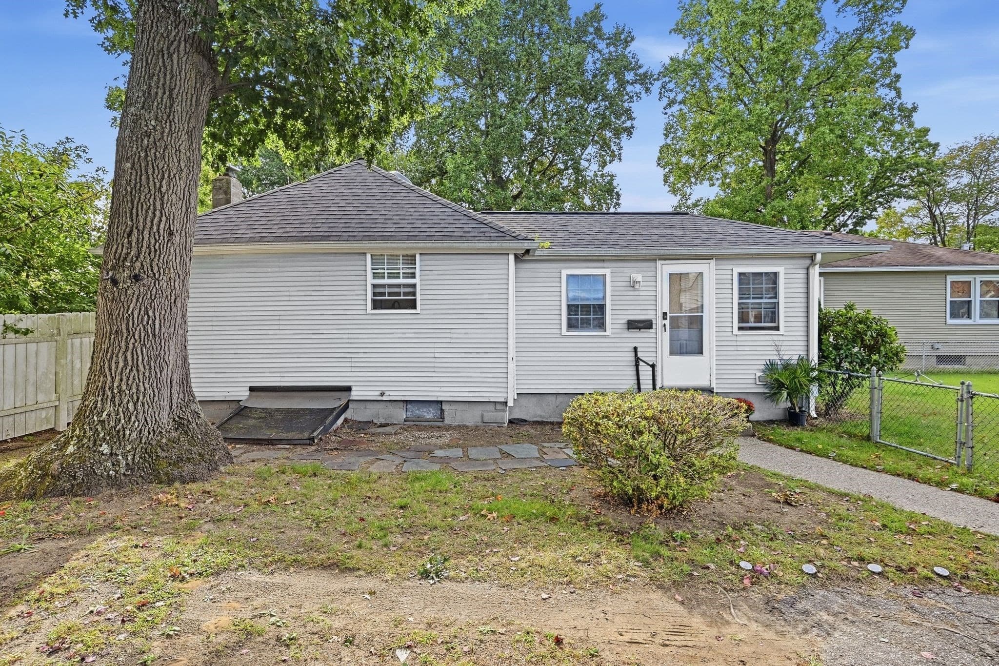 Single Family Residence at 215 Eddy St, Springfield MA 01104, Springfield, photo 25 of 27