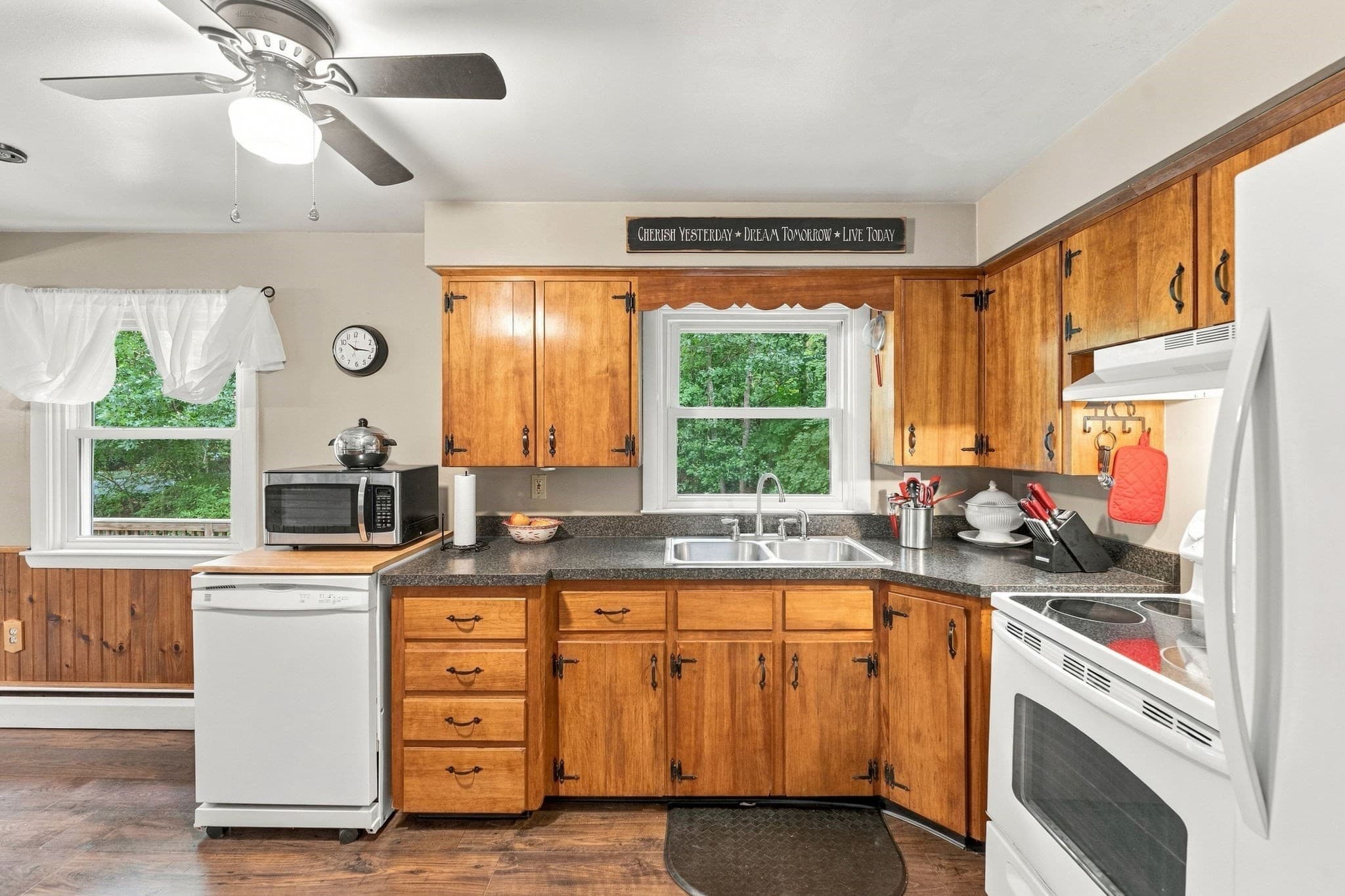 Single Family Residence at 418 Millville Rd, Uxbridge MA 01569, Uxbridge, photo 11 of 41