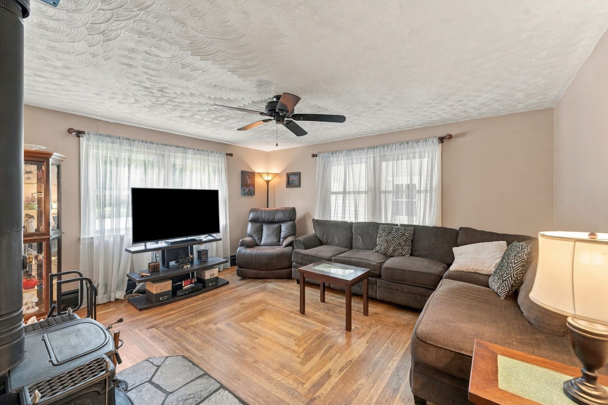 Single Family Residence at 418 Millville Rd, Uxbridge MA 01569, Uxbridge, photo 8 of 41