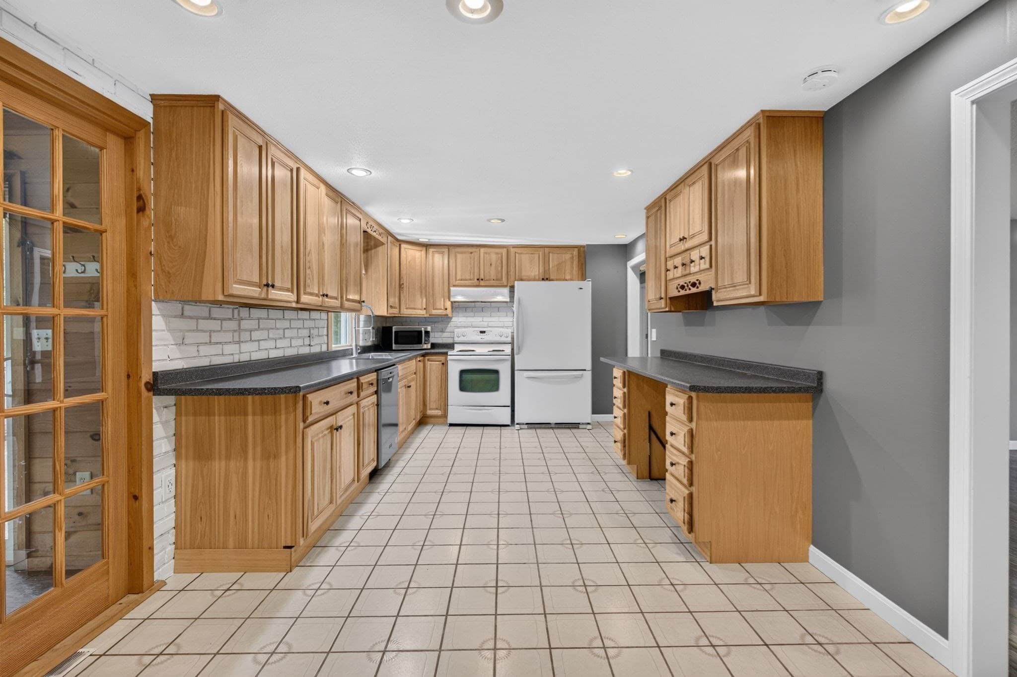 Single Family Residence at 12 Sunset, Derry NH 03038, Derry, photo 5 of 35