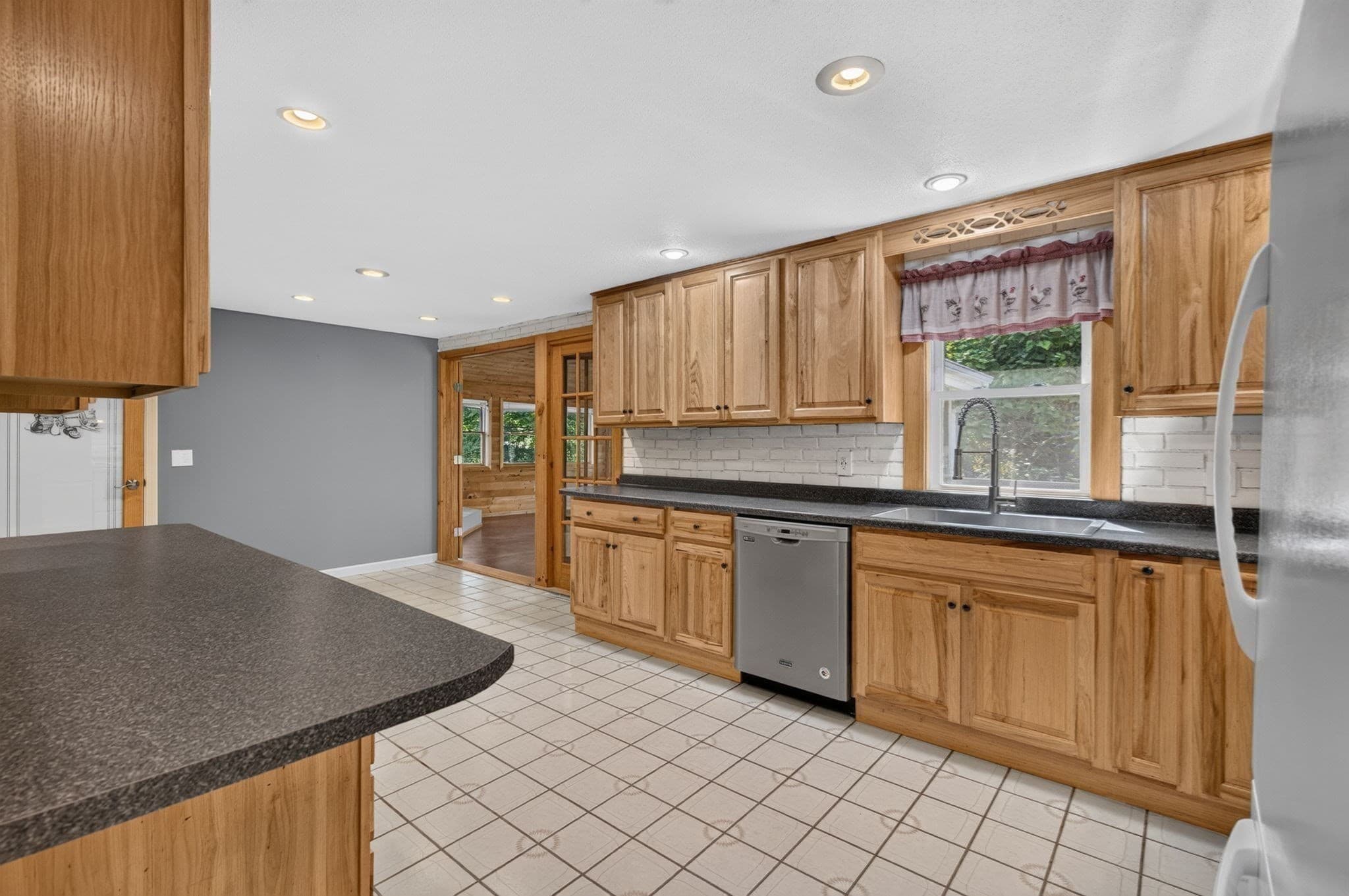 Single Family Residence at 12 Sunset, Derry NH 03038, Derry, photo 8 of 35