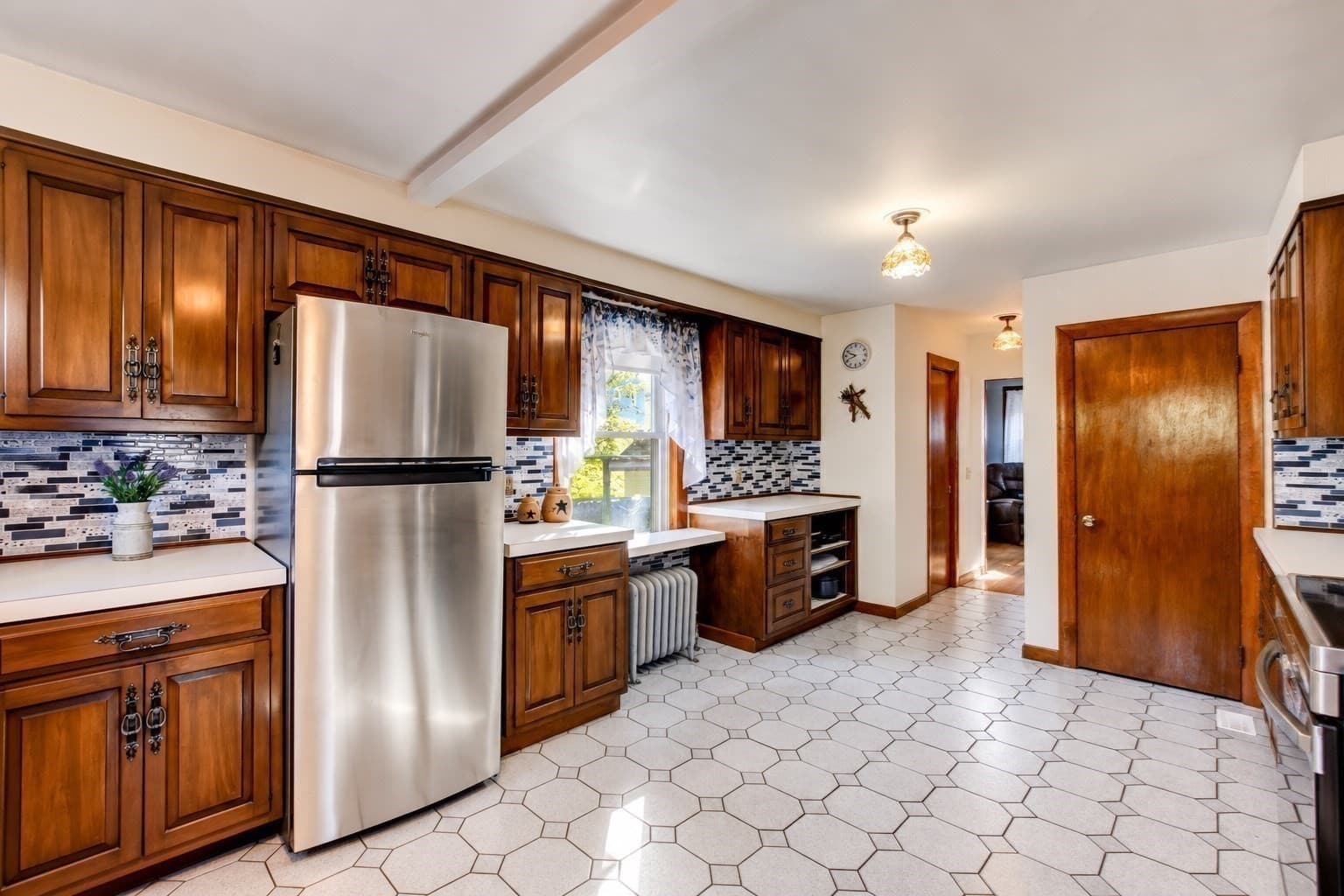 Single Family Residence at 246 Chestnut Street, Gardner MA 01440, Gardner, photo 6 of 38