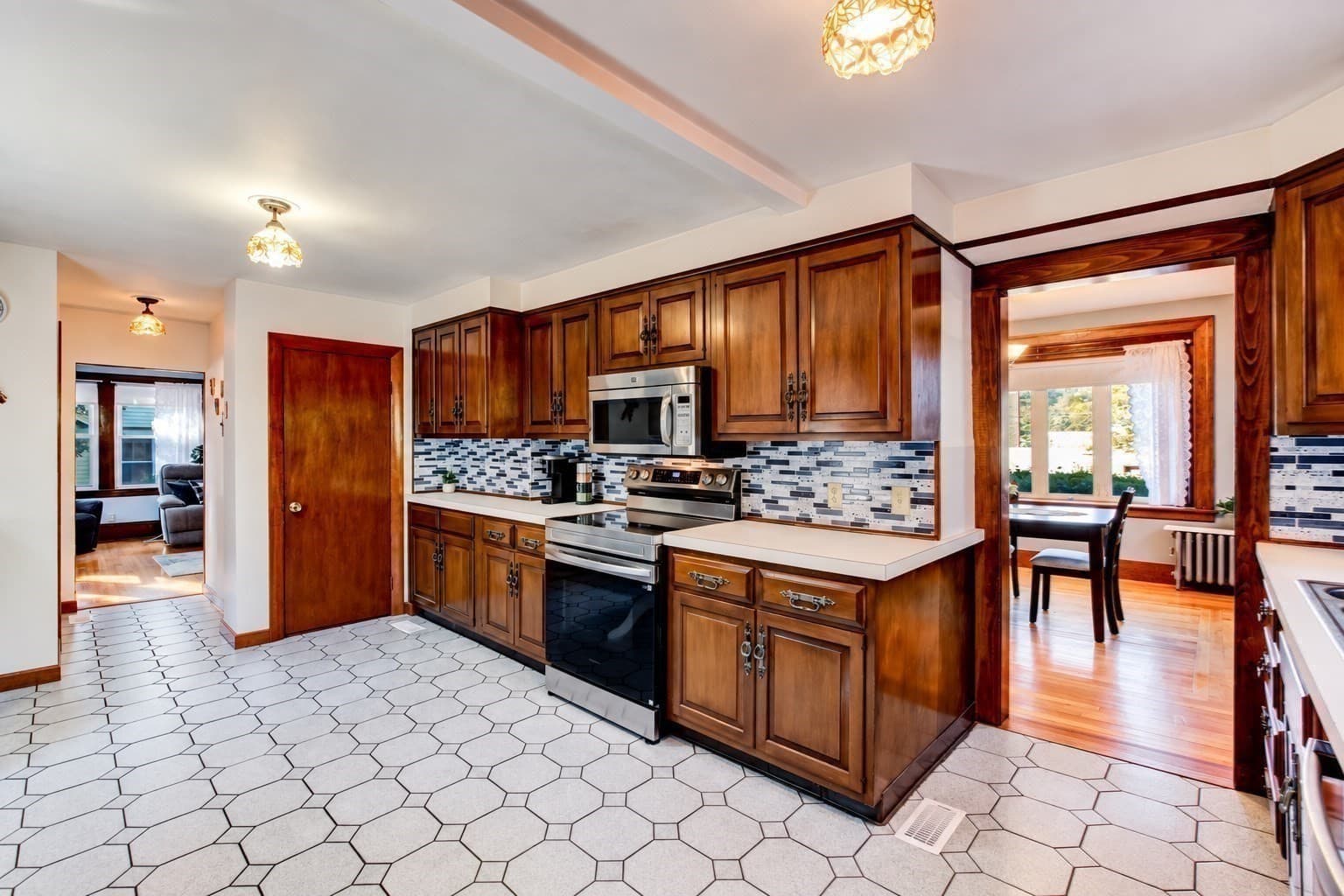 Single Family Residence at 246 Chestnut Street, Gardner MA 01440, Gardner, photo 7 of 38