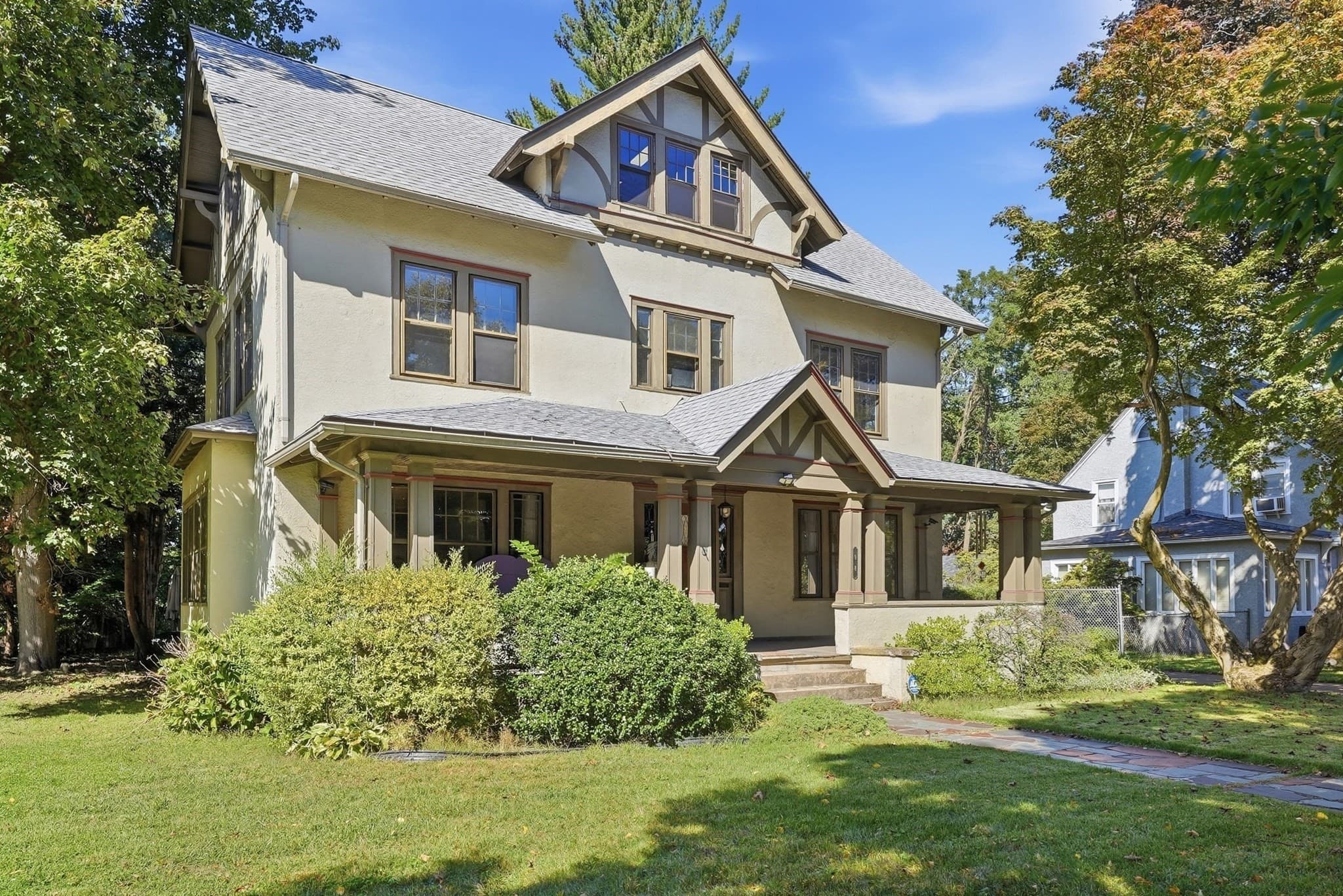 Single Family Residence at 98 Bellevue Ave, Springfield MA 01108, Springfield, photo 3 of 33