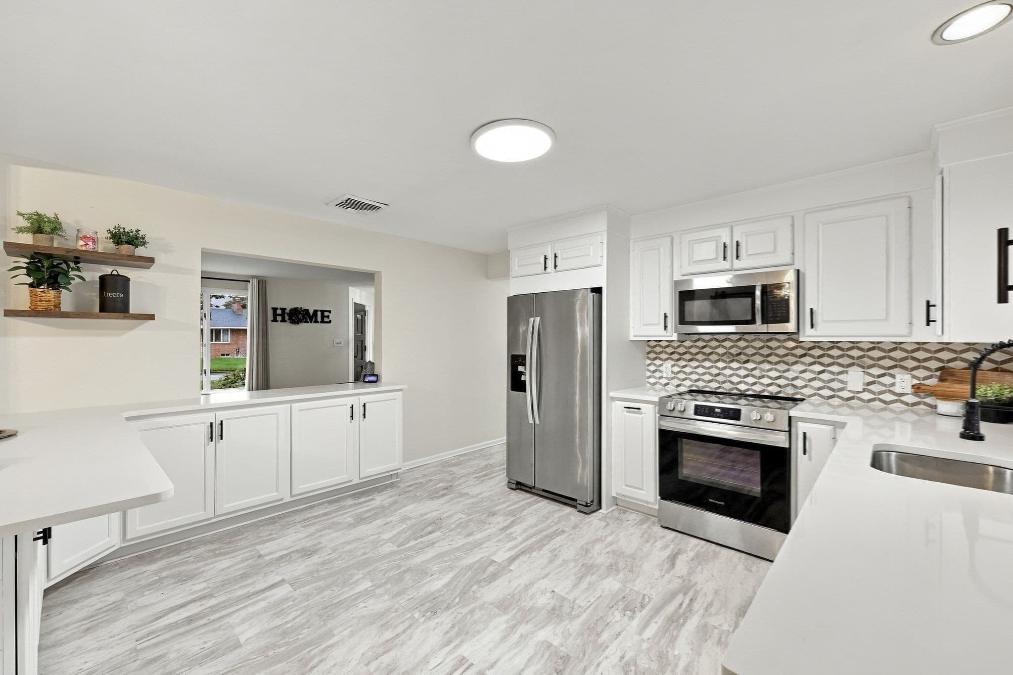 Single Family Residence at 17 Oakridge St, Ludlow MA 01056, Ludlow, photo 6 of 33